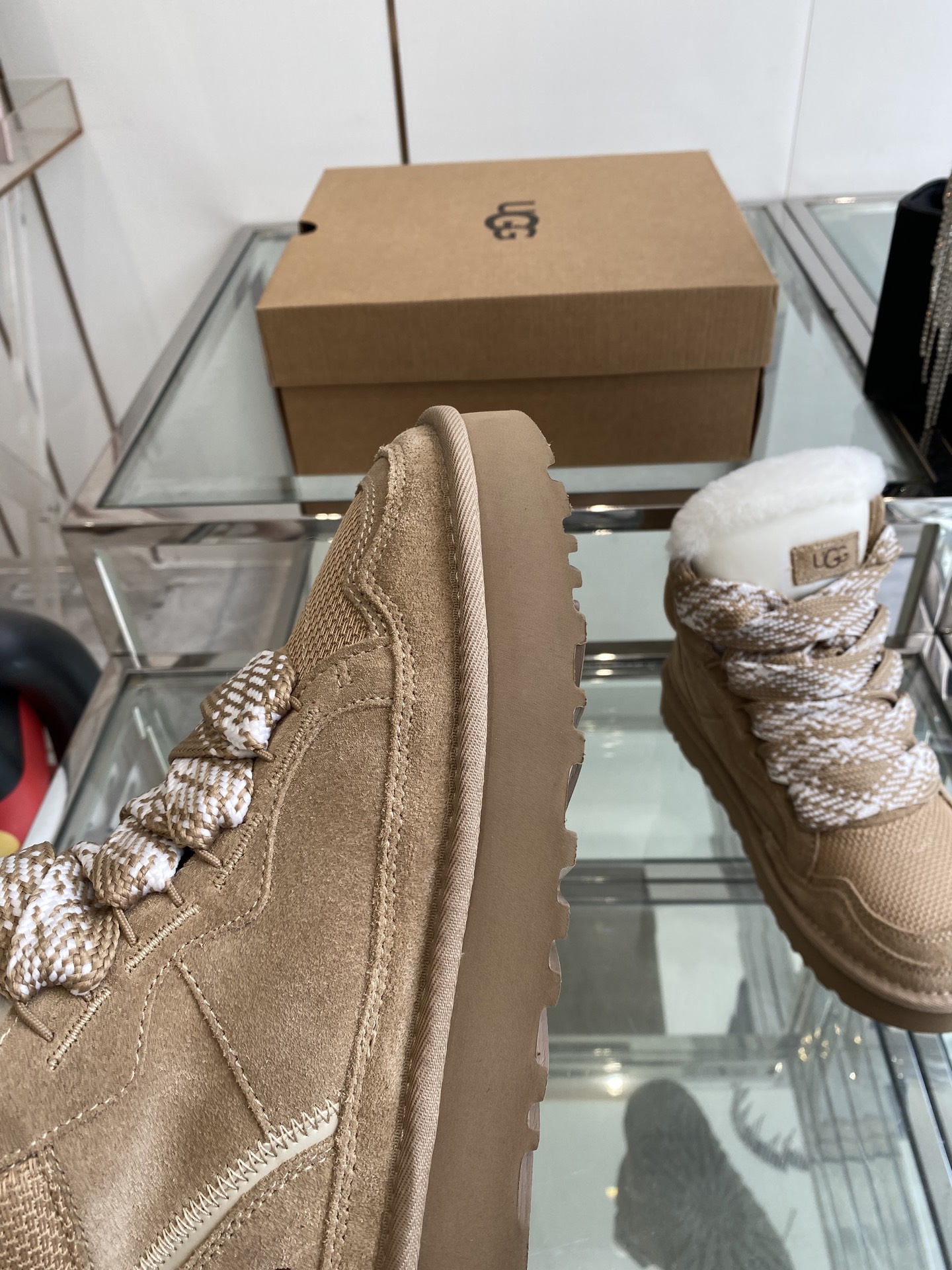 “Fall and Winter UGG 25s: Comfortable and Stylish Footwear with EVA Soles and Velvet Accents” - 图片 5