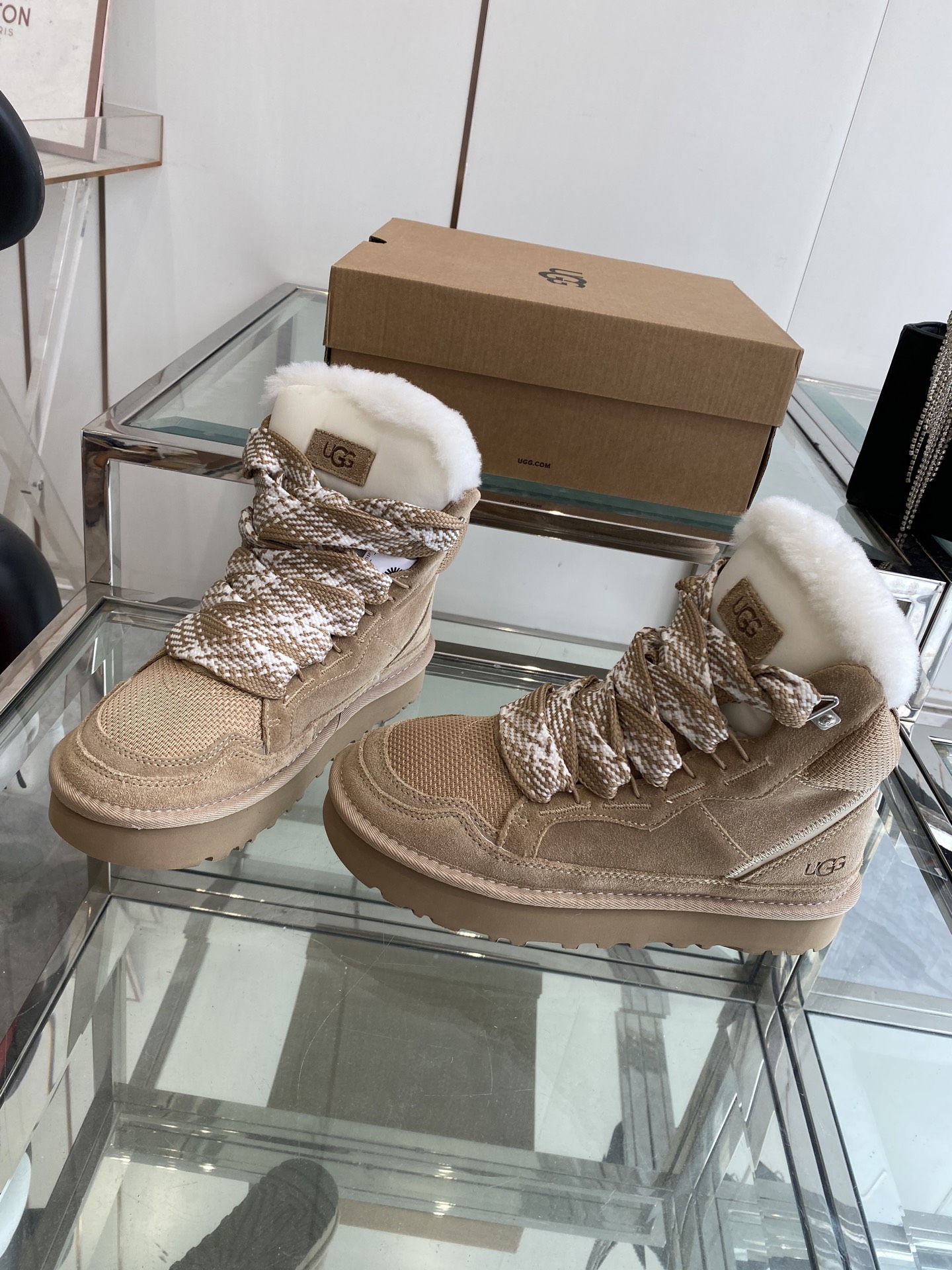 “Fall and Winter UGG 25s: Comfortable and Stylish Footwear with EVA Soles and Velvet Accents” - 图片 7
