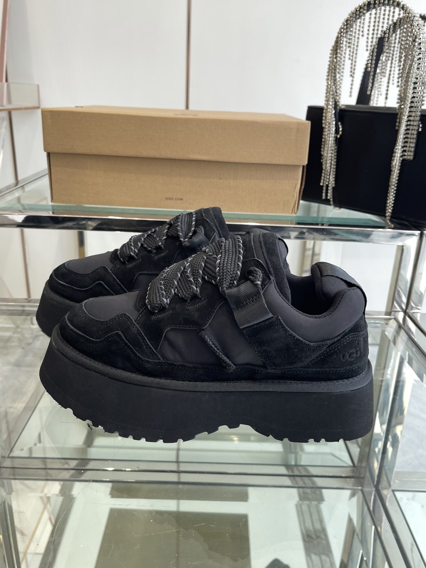 UGG 25ss nuevos zapatos casuales de suela gruesa para otoño e invierno. Como marca líder de UGG, este nuevo p…
