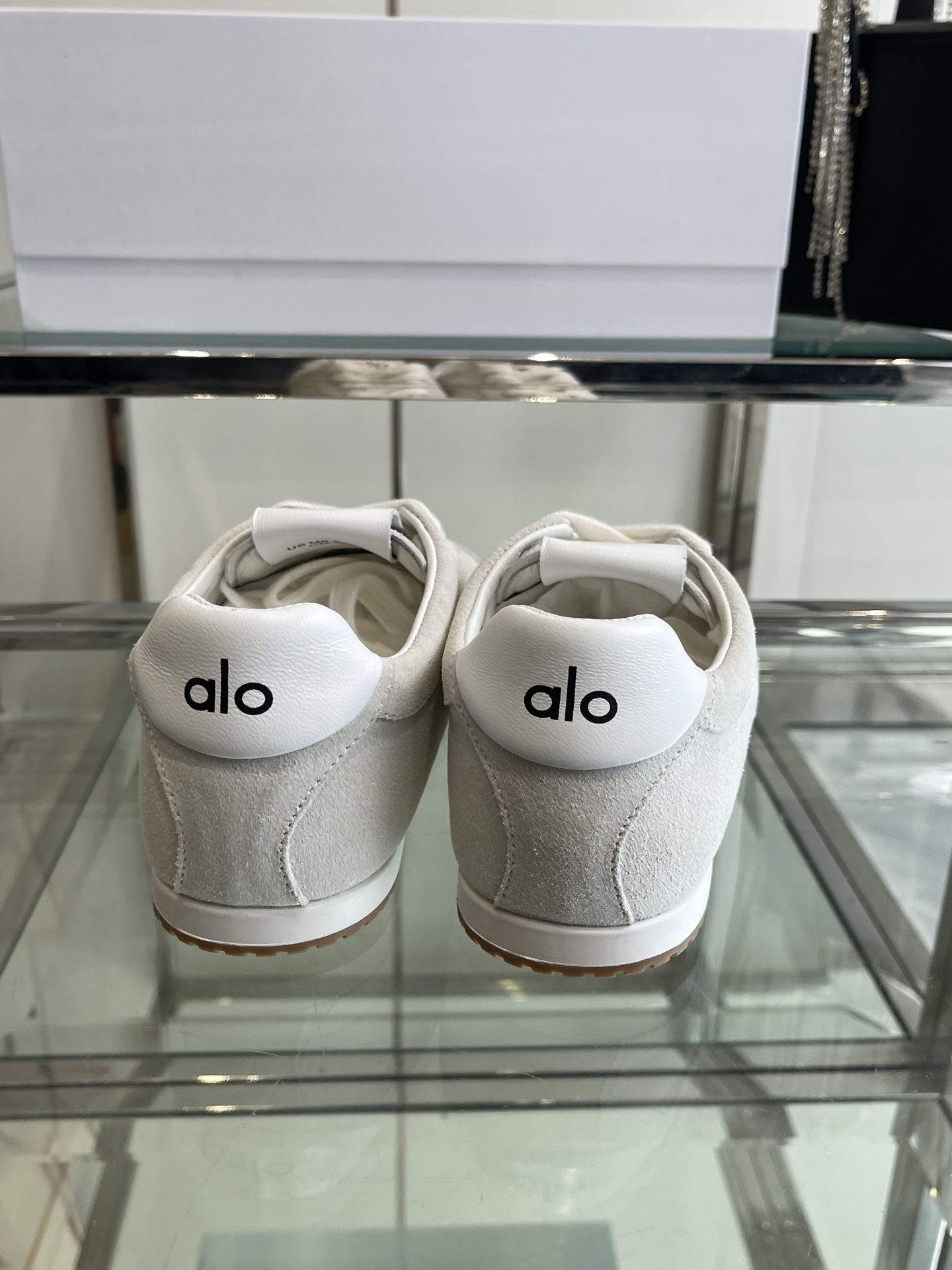 “Super-Comfortable and Lightweight Alo 25ss New Oxen Skin Sock Set: Review and Sizing Guide” - 图片 9