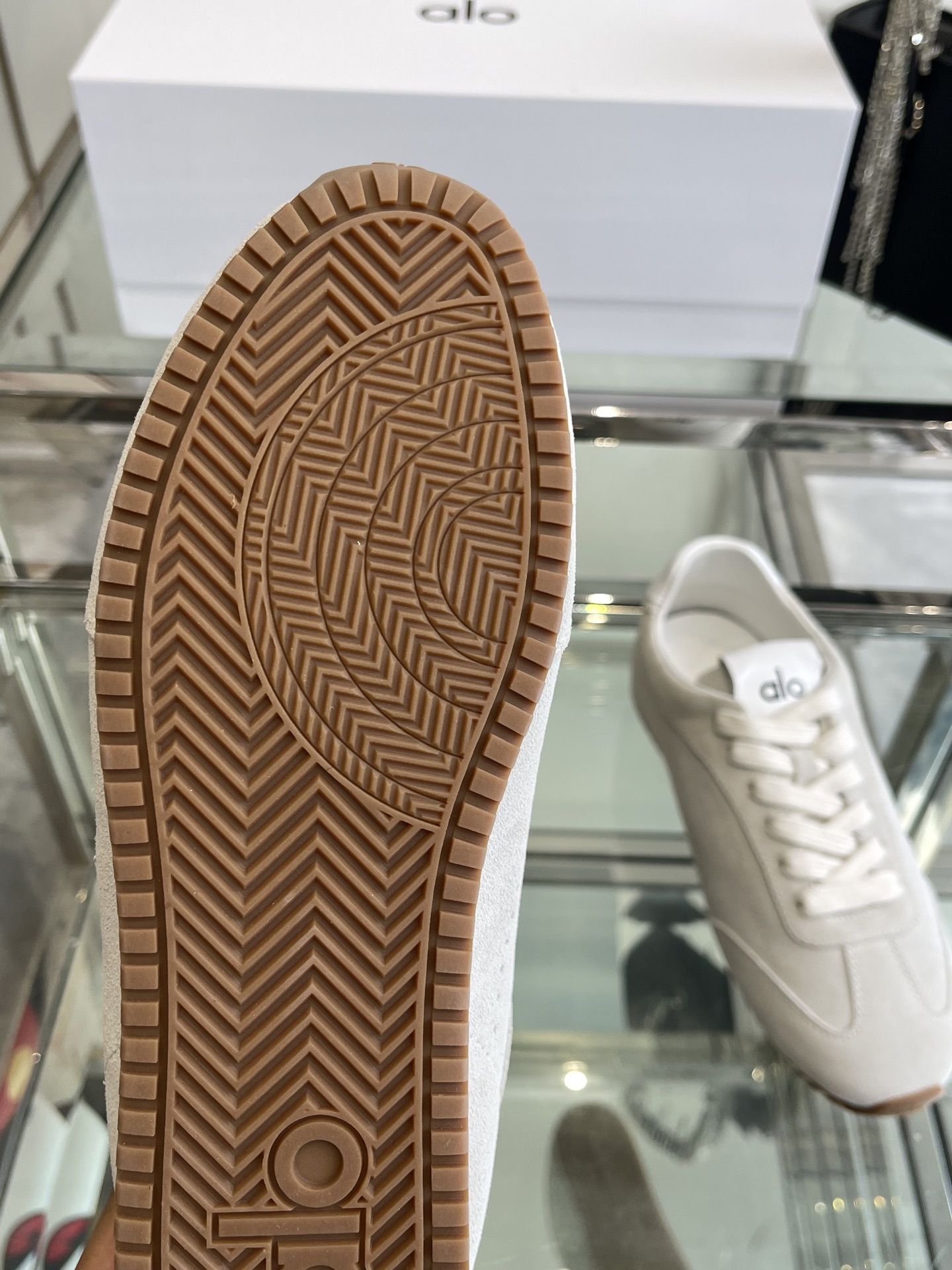 “Super-Comfortable and Lightweight Alo 25ss New Oxen Skin Sock Set: Review and Sizing Guide” - 图片 5