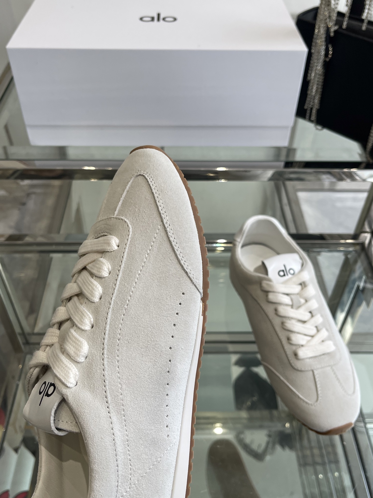 “Super-Comfortable and Lightweight Alo 25ss New Oxen Skin Sock Set: Review and Sizing Guide” - 图片 6