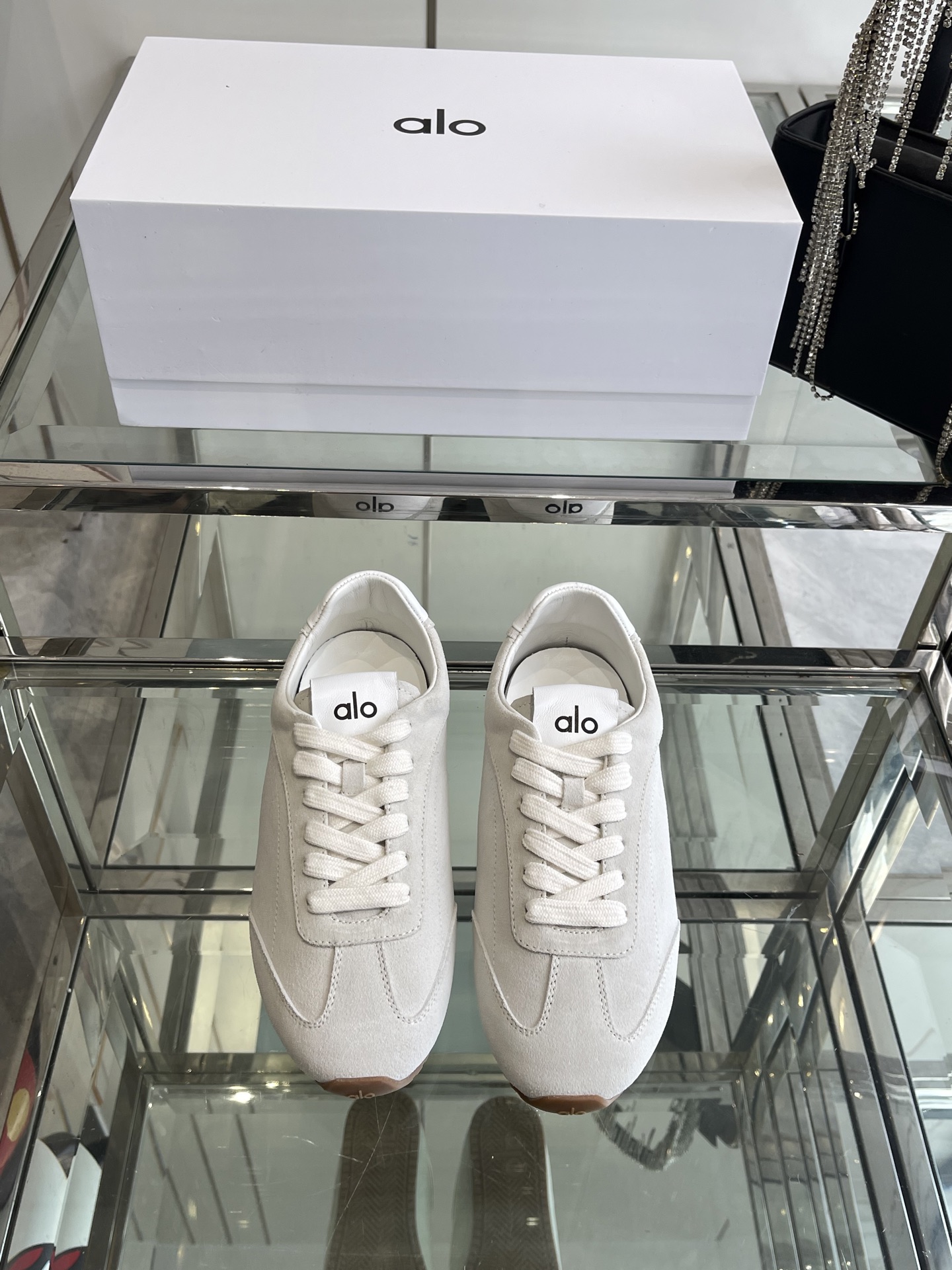 “Super-Comfortable and Lightweight Alo 25ss New Oxen Skin Sock Set: Review and Sizing Guide”