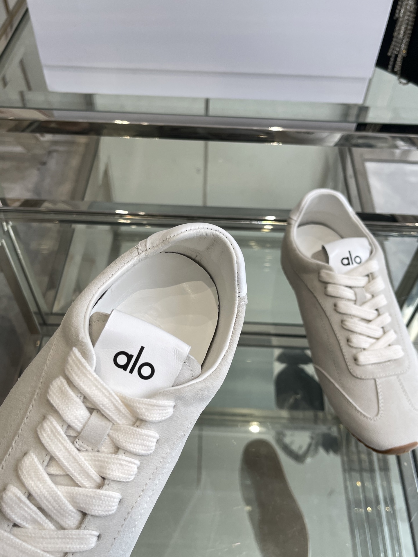 “Super-Comfortable and Lightweight Alo 25ss New Oxen Skin Sock Set: Review and Sizing Guide” - 图片 4