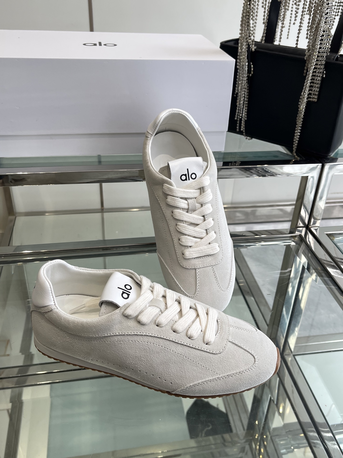 “Super-Comfortable and Lightweight Alo 25ss New Oxen Skin Sock Set: Review and Sizing Guide” - 图片 7