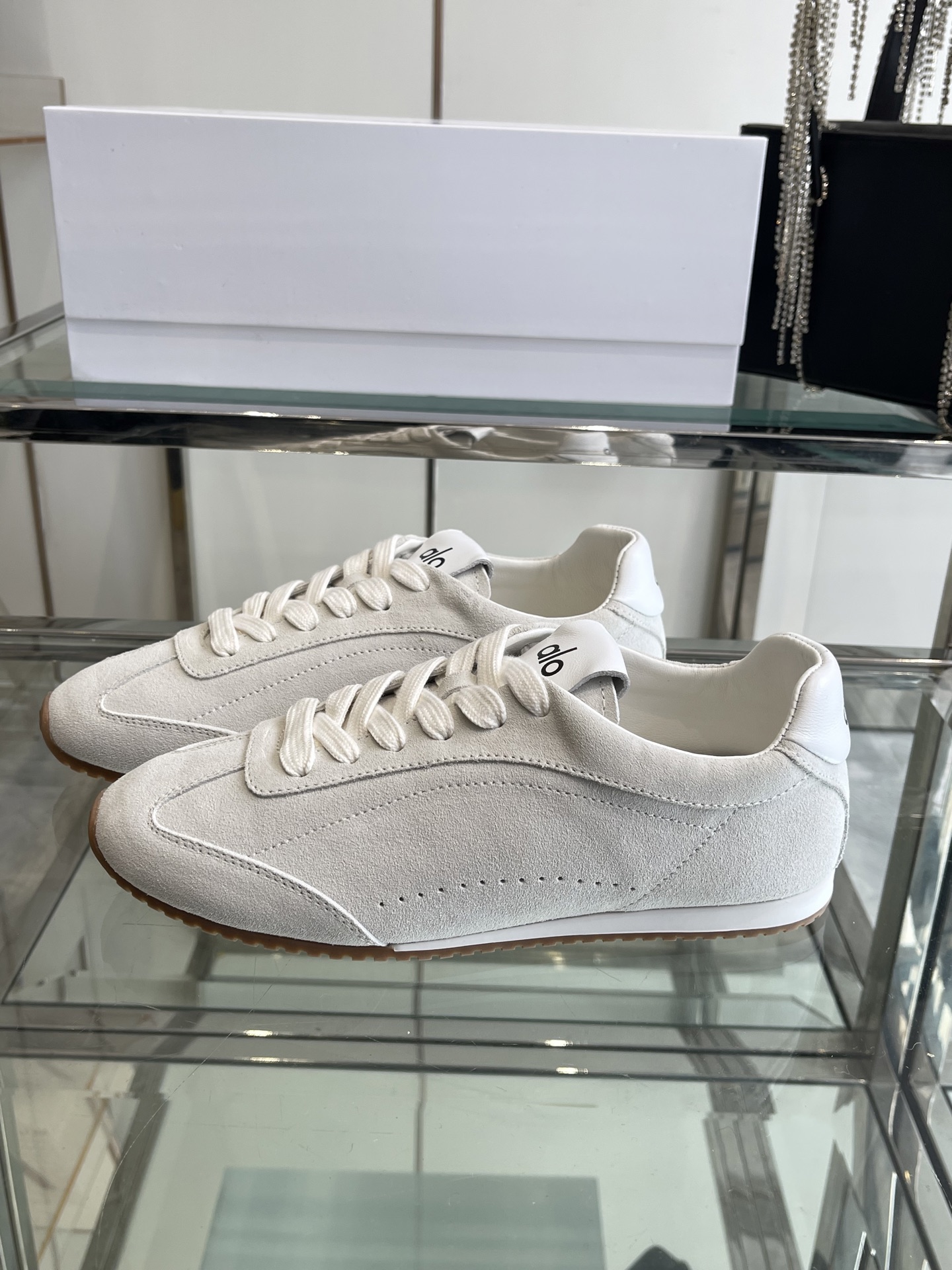 “Super-Comfortable and Lightweight Alo 25ss New Oxen Skin Sock Set: Review and Sizing Guide” - 图片 2