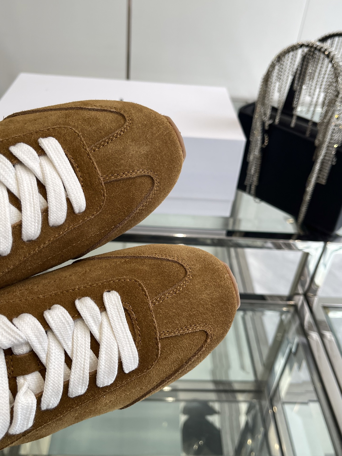 “New Lightweight Oxen Skin Sneakers for Men and Women | Super Comfortable and Stylish” - 图片 8