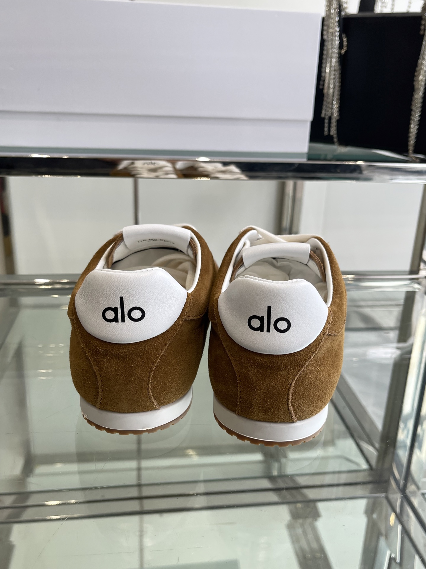 “New Lightweight Oxen Skin Sneakers for Men and Women | Super Comfortable and Stylish” - 图片 9