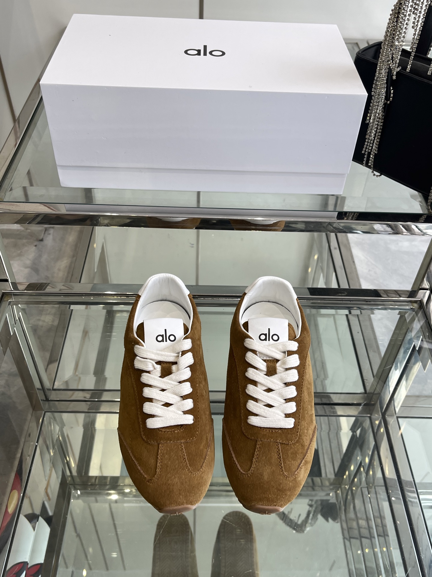 “New Lightweight Oxen Skin Sneakers for Men and Women | Super Comfortable and Stylish” - 图片 1