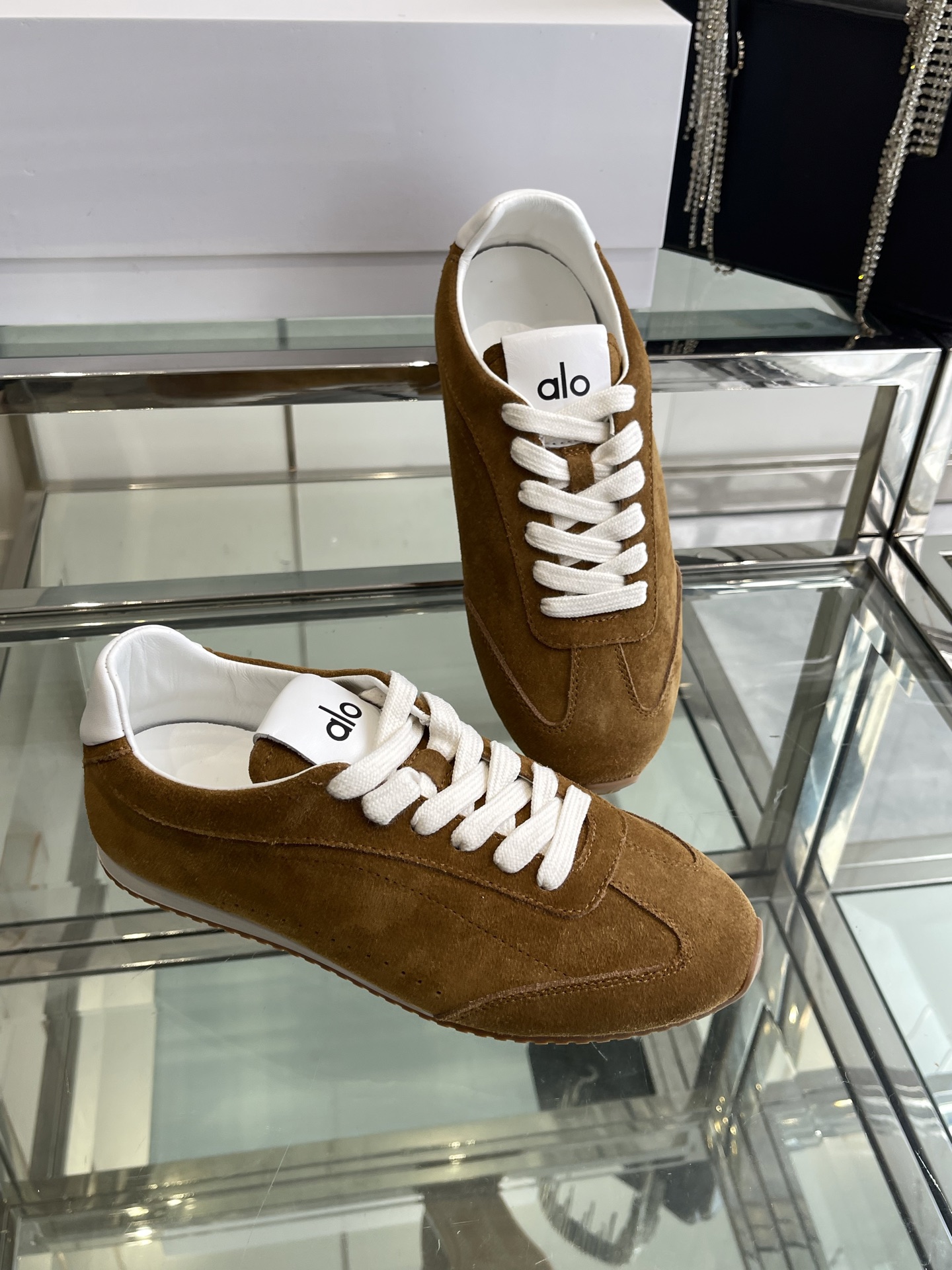 “New Lightweight Oxen Skin Sneakers for Men and Women | Super Comfortable and Stylish” - 图片 7