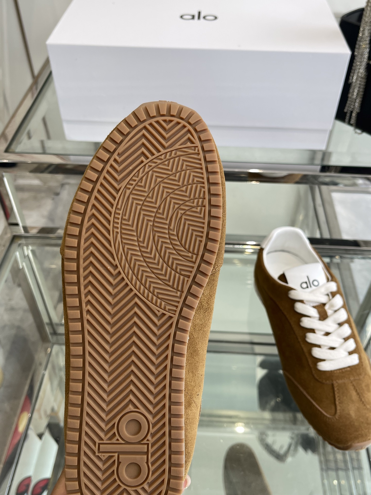 “New Lightweight Oxen Skin Sneakers for Men and Women | Super Comfortable and Stylish” - 图片 5