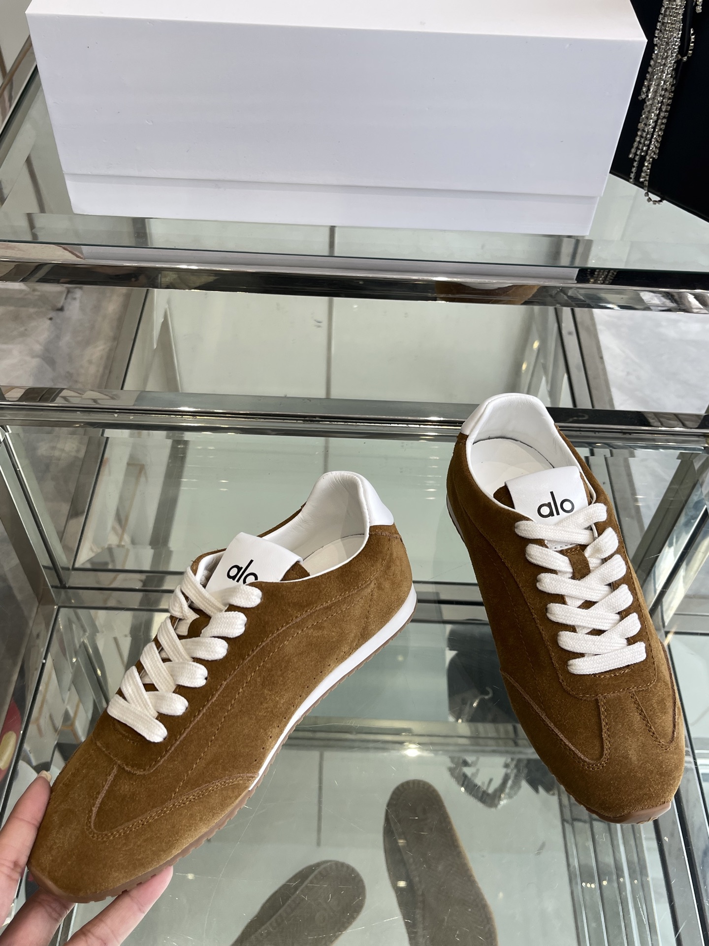 “New Lightweight Oxen Skin Sneakers for Men and Women | Super Comfortable and Stylish” - 图片 3