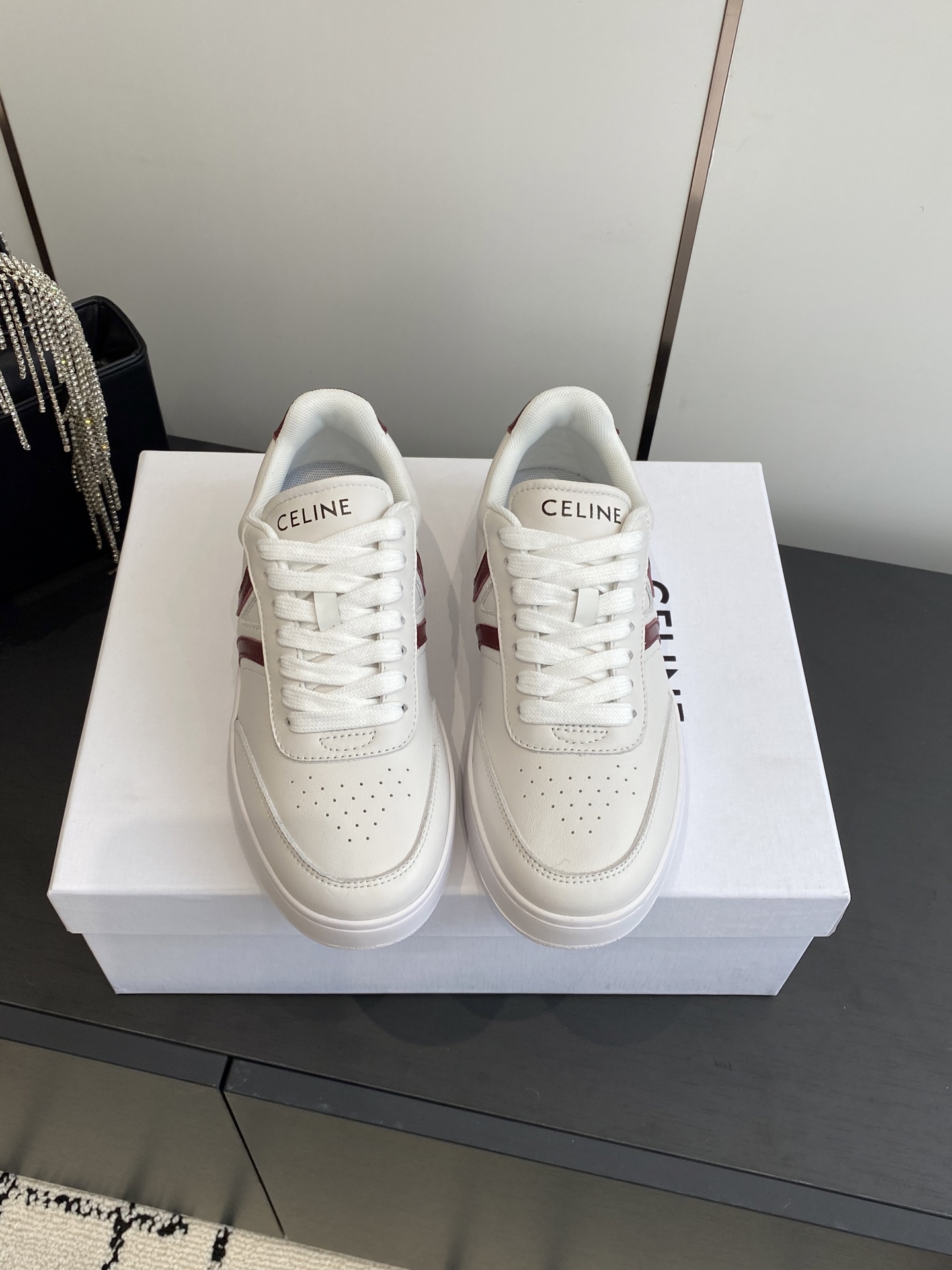 NO:464591,CELINE 2025ss Spring and Summer New Thick-soled Bread Shoes Women's Arc de Triomphe logo lace-up simple and comfortable, clean and neat, increasing height and making legs thin. Whether worn alone or with wide-leg pants, high street and retro, we will make CELINE girls. The upper is imported cowhide, the inner lining is original, the inner lining, the original mold opening Tpu outsole, size 35-41 (40 41 customized), casual shoes/sports shoes, celine, celine, sneakers, cowhide19860909CELINE 思琳赛琳 2025ss春夏新款 厚底面包鞋 女凯旋门徽标系带简单舒服,干净利落,增高显腿细 无论是单穿还是搭配阔腿裤,高街又复古一起来做CELINE女孩 鞋面原版进口牛皮 内里原版内里 大底原版开模Tpu大底 码数35-41（40 41订做）,休闲鞋/运动鞋,celine,celine,sneakers,cowhide,Women's Shoes