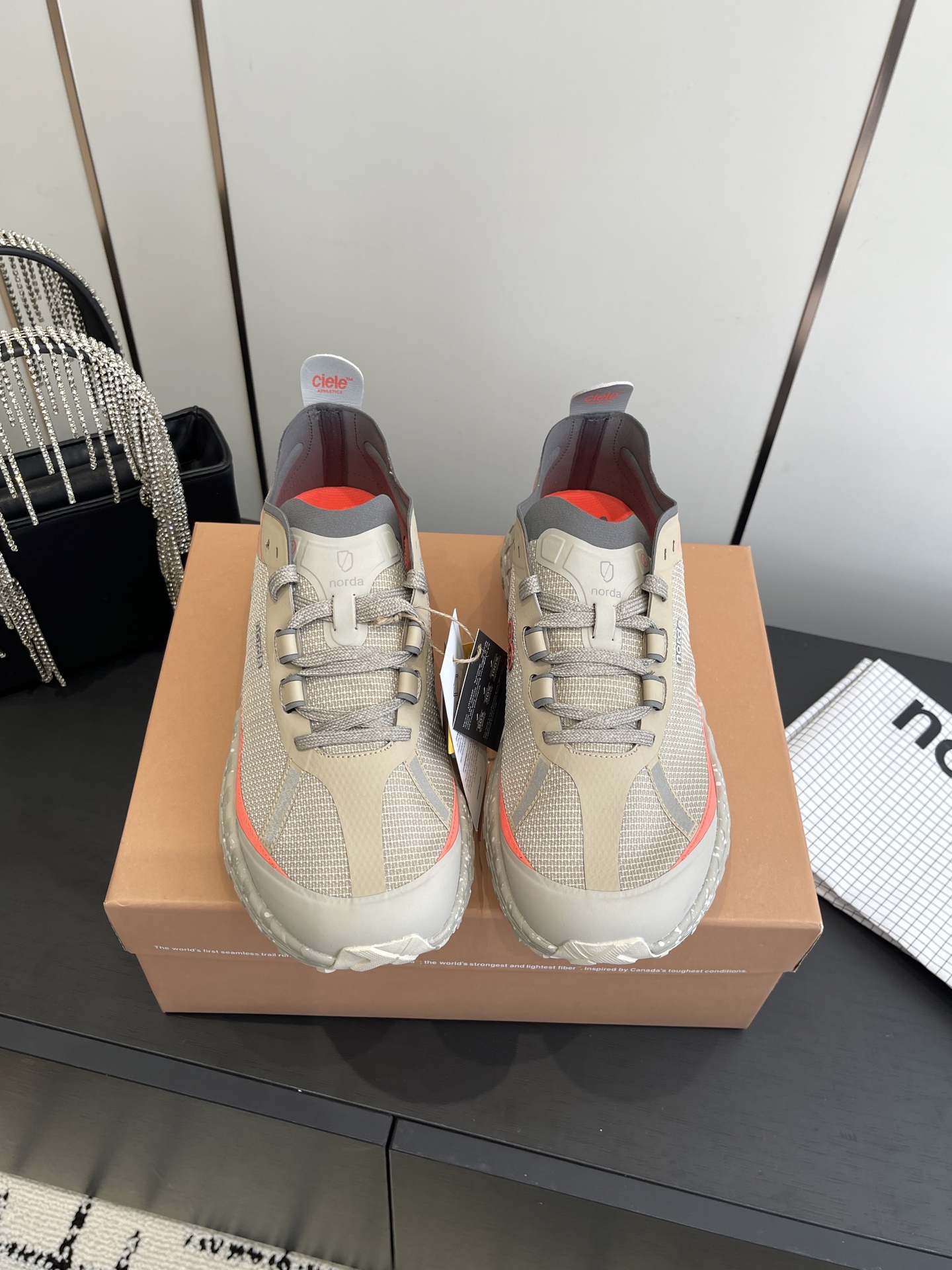 NO:480948,Couple Norda outdoor sneakers are designed for brave men who challenge wilderness and mountains. They use cutting-edge technology and high-performance materials, and lightweight shoe body is matched with strong grip, without fear of steep rock walls, muddy trails or slippery streams. Every step is as stable as a rock. Vibram super powerful sole Bionic tooth pattern design, climbing and wading like walking on flat ground. Dynamic cushioning midsole absorbs impact, and long-distance hiking is still comfortable and tiring. Breathable and waterproof technology GORE-TEX lining, keeps dry while raining and stuffy. Lightweight wear-resistant upper Anti-tearing material, facing gravel thorns, and still as durable as new. Size 36-45, casual shoes/sports shoes, sneakers19860909情侣款Norda 户外运动鞋,专为挑战荒野与山野的勇者设计.采用尖端科技与高性能材质,轻量化鞋身搭配强悍抓地力,无惧陡峭岩壁、泥泞小径或湿滑溪流,每一步都稳如磐石.  Vibram 超强大底 仿生齿纹设计,攀岩涉水如履平地.  动态缓震中底 吸收冲击力,长距离徒步依旧舒适不累脚. 透气防水科技 GORE-TEX 内衬,暴雨闷热皆保持干爽.  轻量耐磨鞋面 抗撕裂材质,直面碎石荆棘,依旧耐久如新.  码数36-45,休闲鞋/运动鞋,sneakers,Women's Shoes