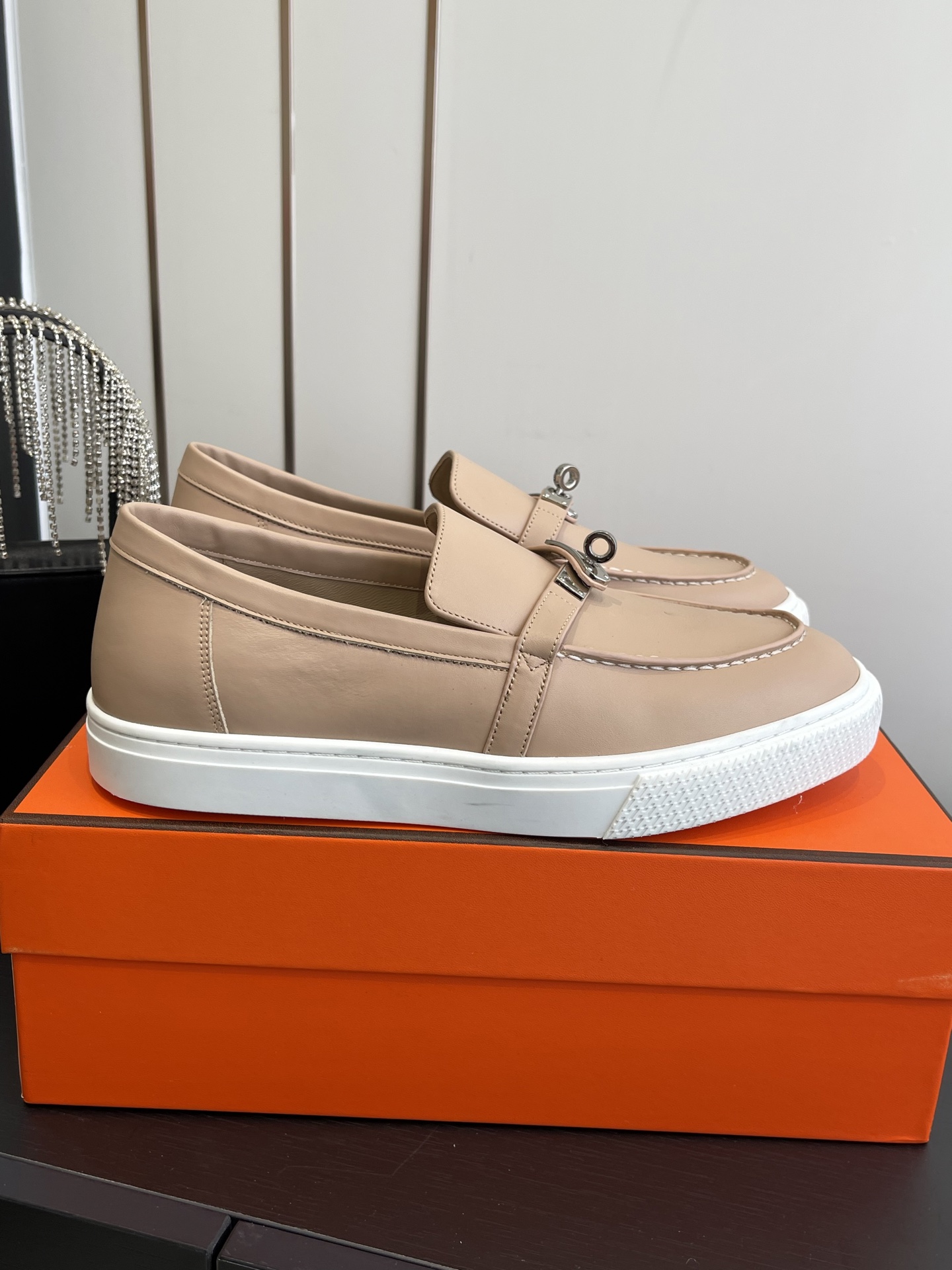 NO:544799,Women's/Men's Hermes Classic H Couple Loafers Long-lasting Casual Simple Style Laceless Casual Sports Shoes. Custom-made imported cowhide Sheepskin inner footbed + original outsole Size 35-45 [Female 40.41/Men's 45 Custom], Loafers, hermes, loafers, sneakers, cowhide, sheepskin19860909女款/男款 爱马仕 经典H 情侣款 乐福鞋 经久不衰 休闲 简约风格免系带休闲运动鞋. 面料定制进口牛皮 羊皮内里垫脚+原版大底 尺码35-45 [女40.41/男45订做],乐福鞋,hermes,loafers,sneakers,cowhide,sheepskin,Women's Shoes