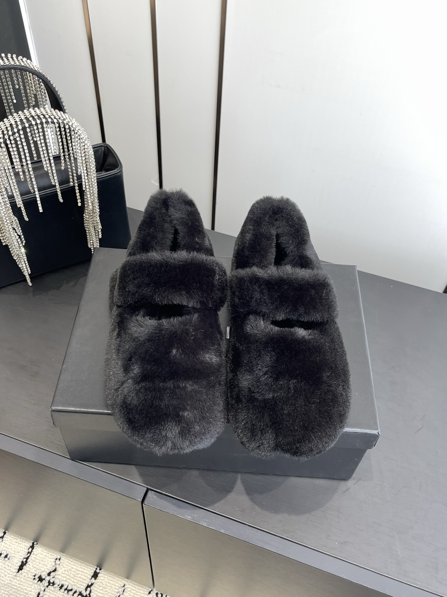 NO:694567,Brand new shoes, special price, clearance, no refunds, no exchanges, first come first served, remaining sizes 36/1 38/1 39/2, furry shoes19860909全新鞋子特价清货不退不换先报先得 剩余码数36/1 38/1 39/2,毛毛鞋,Women's Shoes