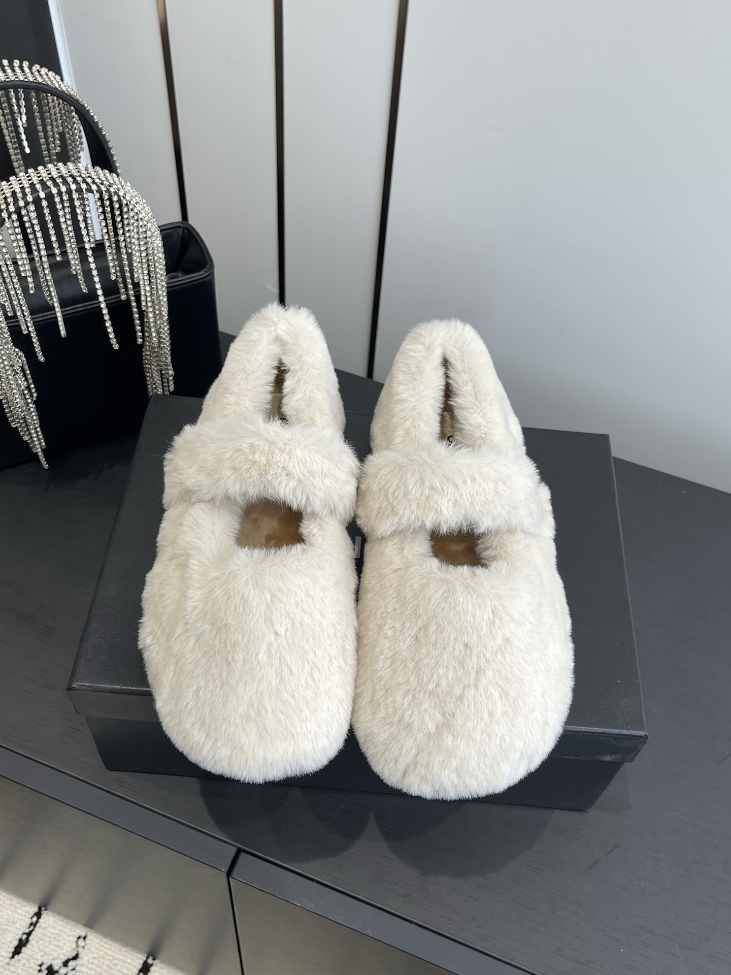 NO:694576,Brand new shoes, special price, clearance, no refunds, no exchanges, first come first served, remaining sizes 39/1, furry shoes19860909全新鞋子特价清货不退不换先报先得 剩余码数39/1,毛毛鞋,Women's Shoes