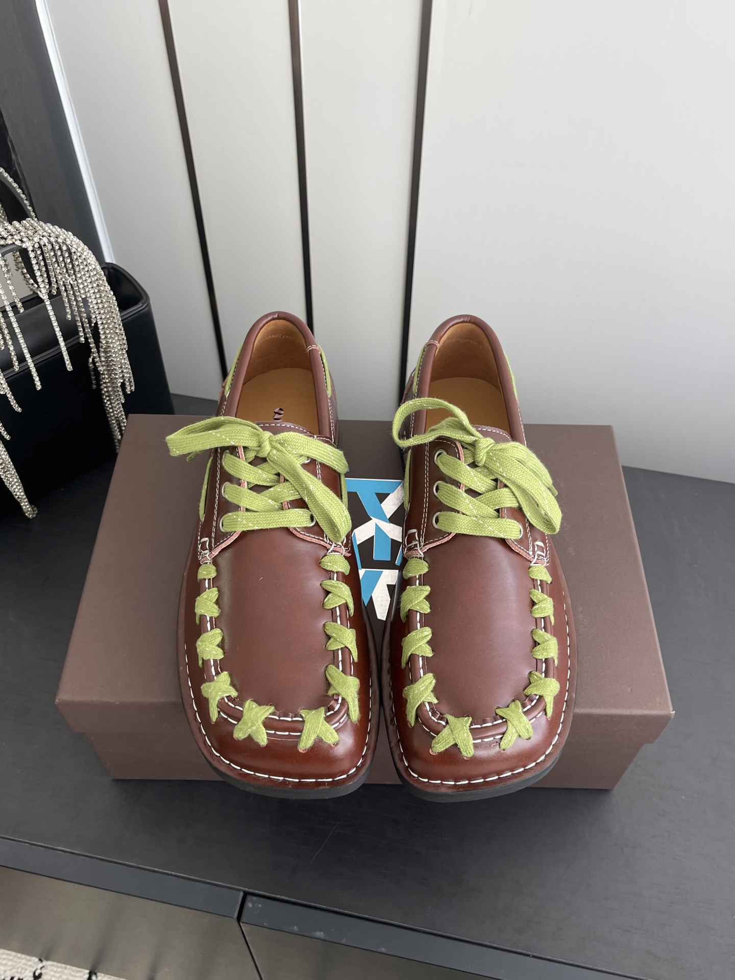 NO:680009,CAMPER LAB Boat shoes niche brand, contrasting woven square toe boat shoes, flat soles, casual derby shoes, couple models, original woven contrasting color craftsmanship, the recently super popular Camper derby shoes. Every color scheme is very good-looking and well matched. All details are in place and super comfortable. Cowhide upper, sheepskin lining, original molded rubber outsole, size 35-45 (female 40.41)  Men's 45 (customized), loafers, loafers, cowhide, sheepskin19860909CAMPER LAB Boat shoes小众品牌 撞色编织方头船鞋 平底 休闲德比鞋 情侣款 原版编织撞色工艺 最近超级火的Camper 德比鞋 每个配色都很好看很好搭配 所有细节到位 上脚超级舒服 鞋面牛皮 内里垫脚羊皮 鞋底原版开模橡胶大底 码数35-45（女40.41 男45定做）,乐福鞋,loafers,cowhide,sheepskin,Women's Shoes