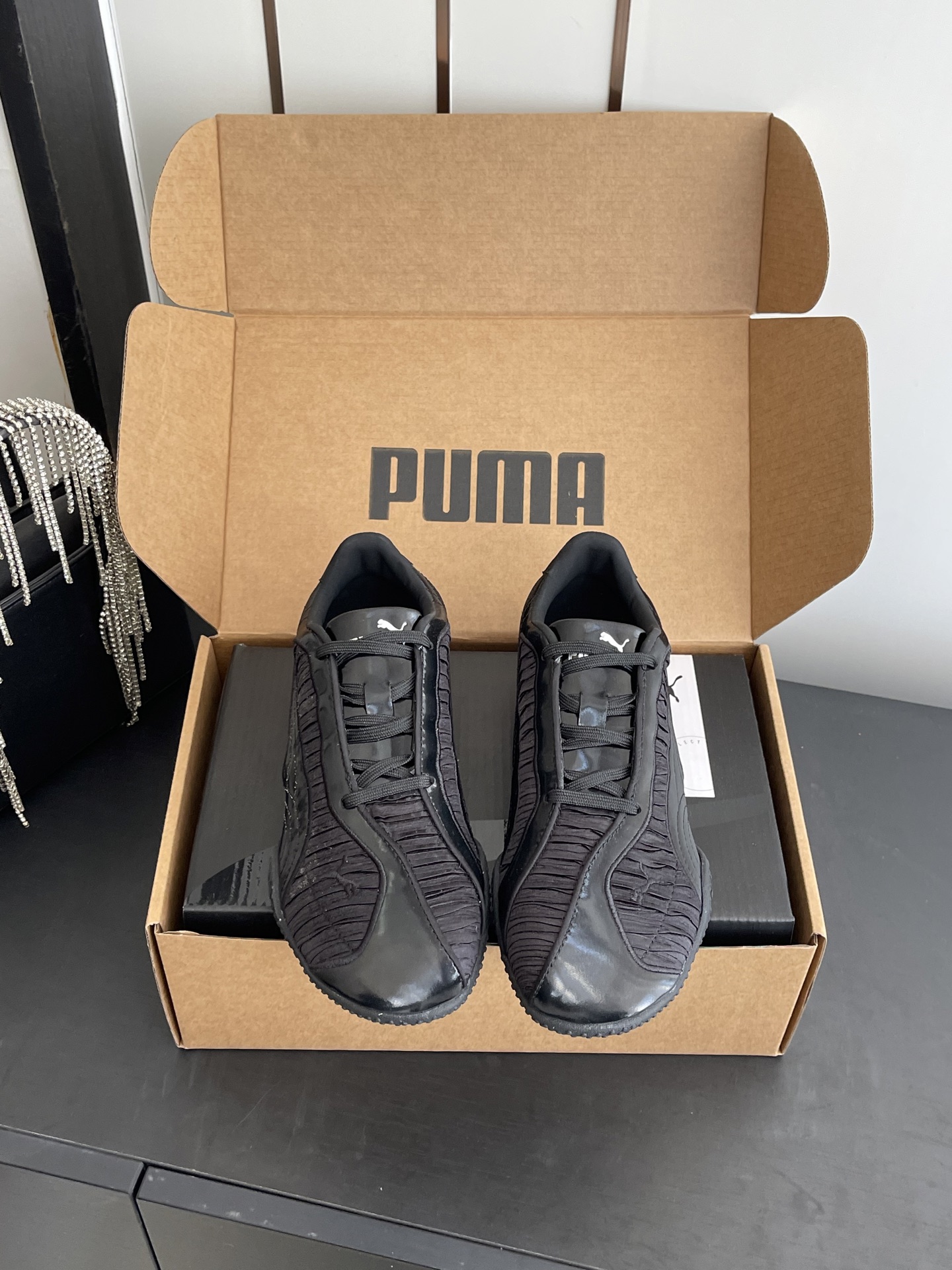 NO:707494,PUMA 25ss latest popular casual sports shoes for autumn and winter Puma Puma Speedca ‘Whisper Of Pink/Chamomile’ high-speed racing series low-cut moral training style stitching retro versatile casual sports racing shoes, through the unique retro football shoe shape, it has instantly become the absolute focus of the recent shoe circle. The upper is made of original custom cowhide silk wrinkle technology, the inner lining is original custom sheepskin outsole, the original molded bottom piece is wear-resistant velvet combined sole.  Size 35-39 (40 customized), casual shoes/sports shoes, sneakers, cowhide, sheepskin, real silk19860909PUMA 彪马 25ss秋冬最新爆款休闲运动鞋 彪马Puma Speedca ‘Whisper Of Pink/Chamomile”极速赛车系列低帮德训风拼接复古百搭休闲运动赛车鞋 ,通过独特的复古足球鞋型示人,也瞬间成为近期鞋圈的绝对焦点. 鞋面原版定制牛皮真丝折皱工艺 内里原版定制羊皮 大底原版开模底片耐磨绒组合底 码数35-39（40订做）,休闲鞋/运动鞋,sneakers,cowhide,sheepskin,real silk,Women's Shoes