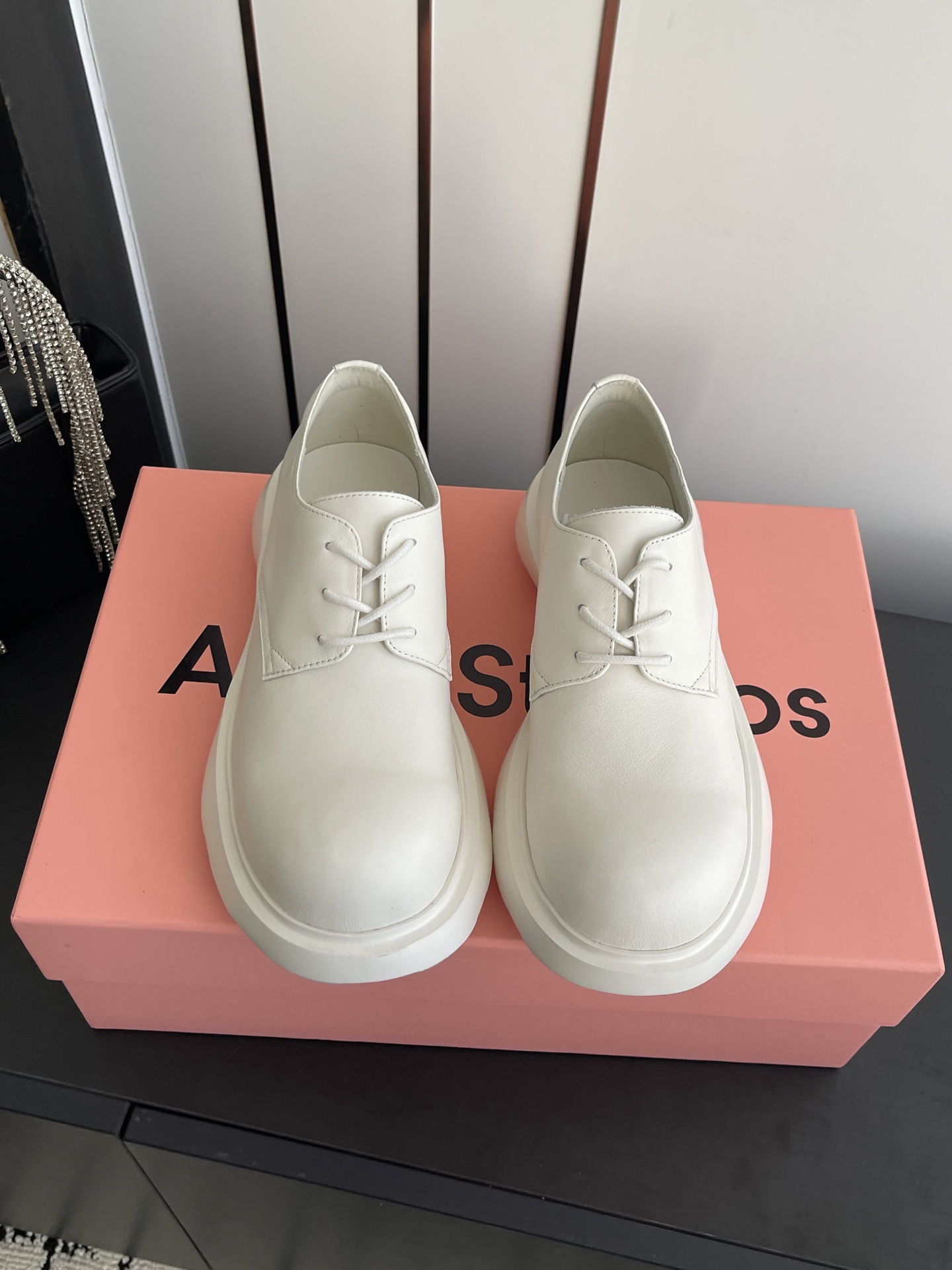 NO:707493,Acne Studios 26ss spring and summer latest model, old money style small leather shoes, definitely this year's big hit, very good-looking, simple upper design, very popular shape at the moment, full of details, big feet, slim legs and temperament, just right, instantly heightening height, a proper height-increasing tool, imported calfskin upper, mixed sheepskin lining, original foam outsole, lightweight and comfortable, size 35-40 (40 custom-made), loafers, Acne  studios,dior,loafers,cowhide,sheepskin19860909Acne Studios 26ss春夏最新款 老钱风 小皮鞋 绝对是今年的大爆款贼好看 简约的鞋面设计 当下超流行的型体 细节拉满 上脚大气显腿瘦气质这块刚好拿捏 瞬间拉高身高 妥妥的增高神器 鞋面进口小牛皮 内里混种羊皮 原版发泡大底轻便舒适码数35-40（40定做）,乐福鞋,acne studios,dior,loafers,cowhide,sheepskin,Women's Shoes