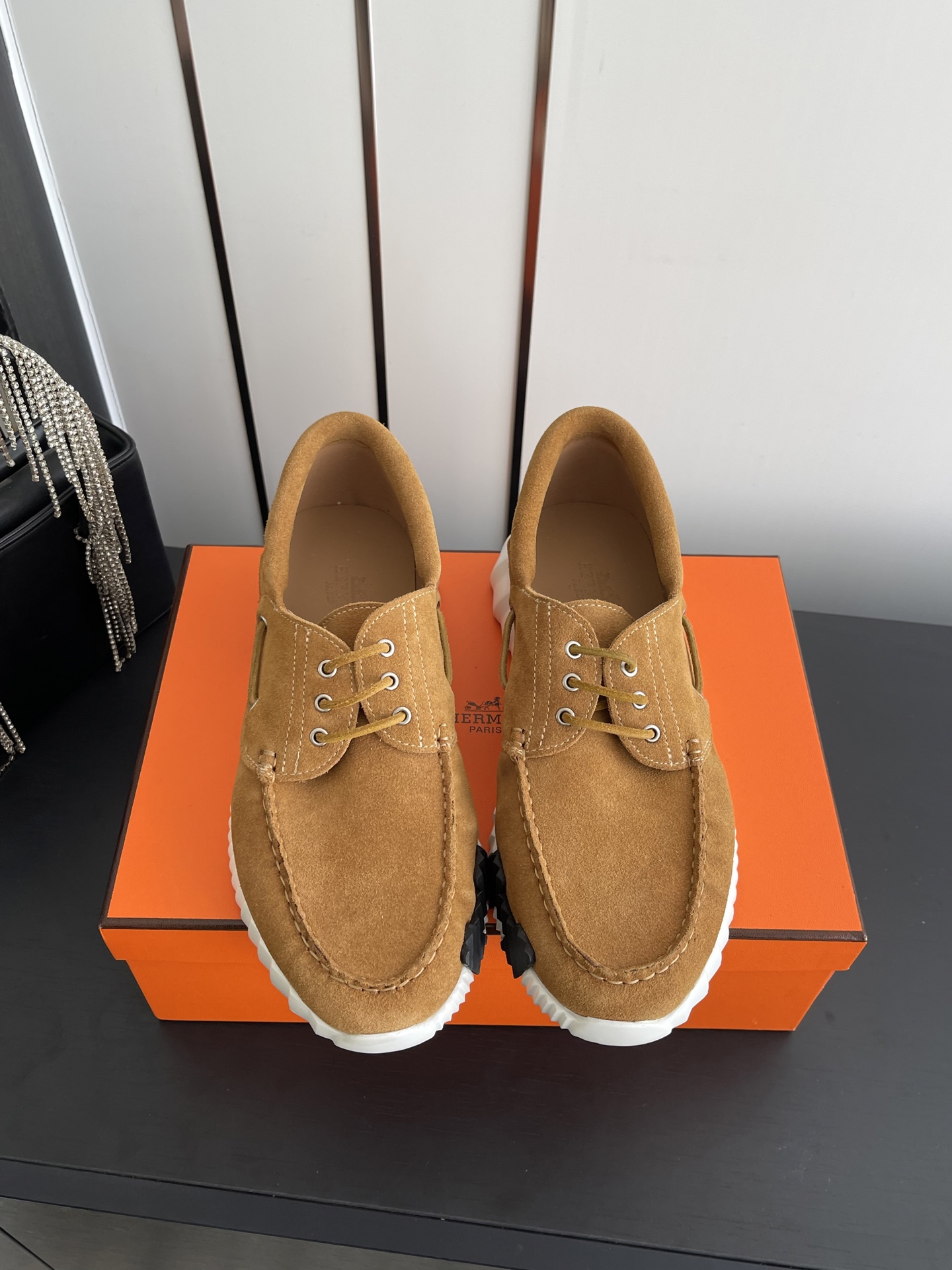 NO:721270,Women's men's Hermes 26ss new sports casual shoes running shoes classic sports style/British color matching design classic and durable original inverted mold last shape ultimate 1:1 shape imported high-end knitting needles showing exquisite texture open mold customization A-level high-density private mold outsole fabric original custom first-layer cowhide original custom sheepskin lining foot pad sheepskin injection molding original open mold two-color outsole  Size 35-45 (female 40.41. male 45 customized), casual shoes/sports shoes, hermes, hermes, sneakers, cowhide, sheepskin19860909女款 男款 Hermes 爱马仕 26ss新款 运动休闲鞋 跑步鞋 经典运动风格/英伦拼色设计 经典耐看 原版倒模楦型 极致1:1形体 进口高端织针呈现出精致质感 开模定制A级高密私模大底 面料原版定制头层牛皮 内里原版定制羊皮 垫脚羊皮注塑成型 原版开模双色大底 码数35-45（女40.41.男45定做）,休闲鞋/运动鞋,hermes,hermes,sneakers,cowhide,sheepskin,Women's Shoes