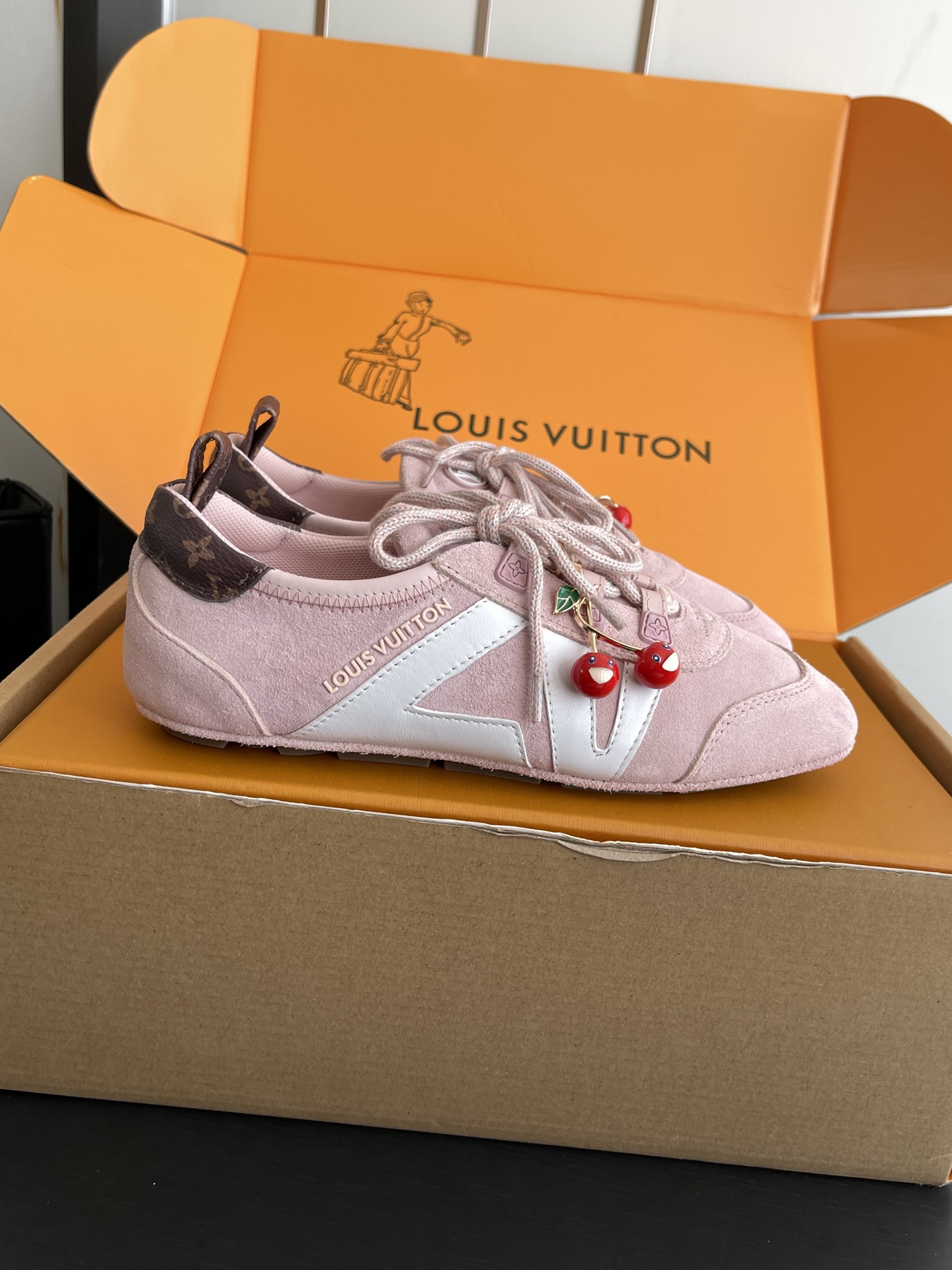 Louis Vuitton Sneakers