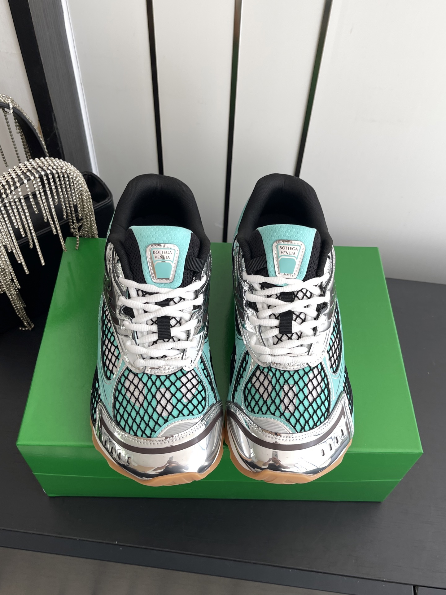 NO:868365,Bottega Veneta's popular BV Orbit couple's model, casual dad shoes, ultra-light and super comfortable retro-style sneakers, fashionable items worn by female stars, imported technology materials with mesh, breathable mesh lining, color-blocking TPU outsole, size female 35-40, male 39-44 (female 40, male 45 custom-made), casual shoes/sports shoes, bottega veneta, bottega  veneta,sneakers19860909Bottega Veneta 爆款 BV Orbit 情侣款 休闲老爹鞋 超轻便超舒适的复古风运动鞋 女明星们都在穿的时髦单品  采用进口科技材料搭配网面 透气网布内里 选用拼色TPU大底 码数女35-40 男39-44（女40 男45定做）,休闲鞋/运动鞋,bottega veneta,bottega veneta,sneakers,Women's Shoes