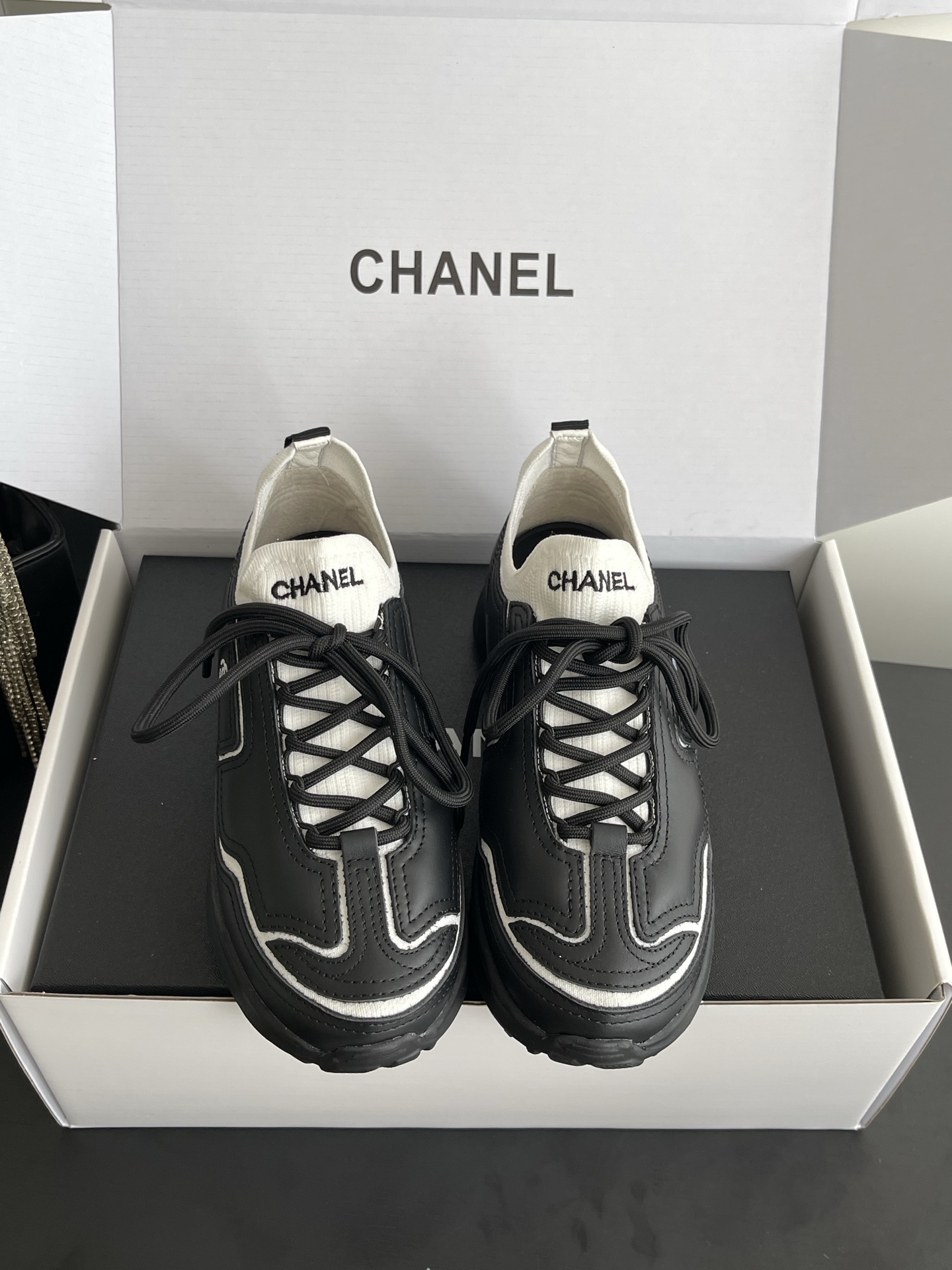 NO:891255,Xiaoxiang's new casual moral training shoes and sports shoes, this season's sports shoes really satisfy the preferences of couples. The classic dad shoe version has its own heightening feature and is very good. The colors are also diverse and the appearance is really good. There is a small embroidered logo on the side. The upper adopts multi-piece splicing art, which is unique and elegant~ The upper is fly-woven electrorust + cowhide, and the lining is water-dyed sheepskin. The outsole is TPU outsole. The size is 35-41.  [40.41 Customized], casual shoes/sports shoes, sneakers, cowhide, sheepskin19860909小香新款 休闲德训鞋 运动鞋,这一季的运动鞋可真的是满足了各位情侣的喜好经典老爹鞋版型自带增高脚感很不错 配色也多颜值真的拉满了,侧边是刺绣小logo,鞋面采用多块拼接艺术、独特而不失优雅~ 鞋面飞织电锈+牛皮 内里水染羊皮 大底TPU大底 码数35-41 [40.41定做],休闲鞋/运动鞋,sneakers,cowhide,sheepskin,Women's Shoes