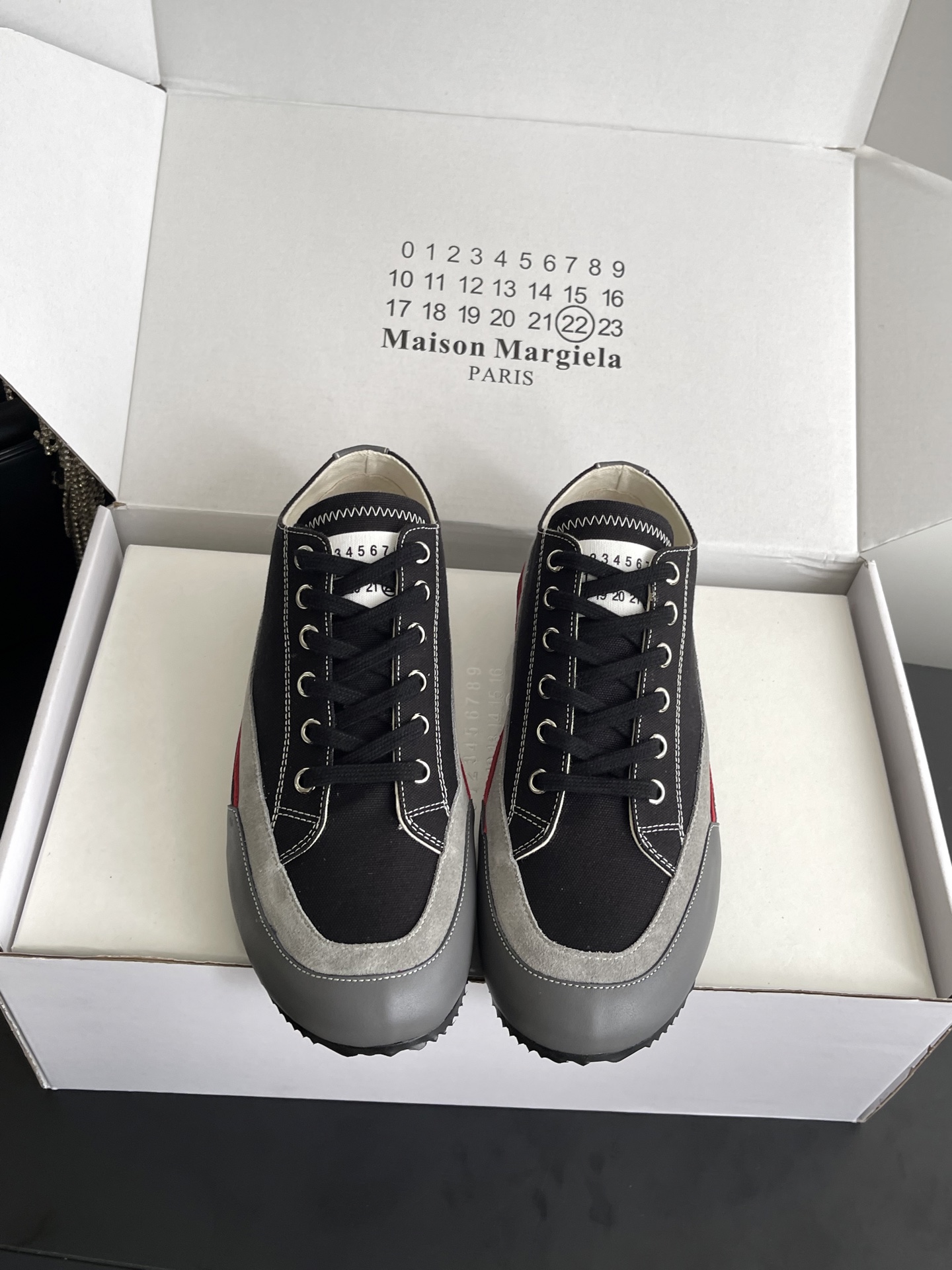 NO:891100,Margiela's new distressed thick-soled moral training shoes, casual sports shoes. Fabric cowhide with suede fabric, foot pads cowhide, breathable cloth inside, original non-slip rubber outsole, size 35-45 [female 40.41/male 45 custom-made], casual shoes/sports shoes, masion margiela, sneakers, cowhide, chamois leather19860909马吉拉新款 做旧厚底德训鞋 休闲运动鞋. 面料牛皮配麂皮配布 垫脚牛皮、内里透气布 原版防滑橡胶大底 尺码35-45 [女40.41/男45订做],休闲鞋/运动鞋,masion margiela,sneakers,cowhide,chamois leather,Women's Shoes