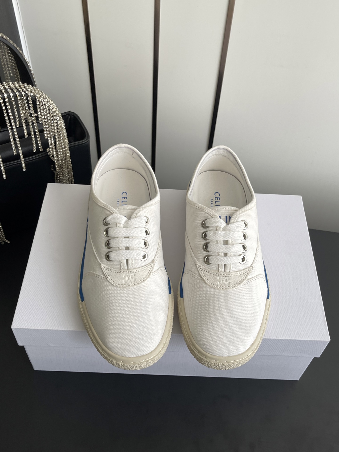 NO:891219,Celine's new retro canvas casual sneakers with contrasting edges, original custom canvas upper, sheepskin lining, comfortable and breathable, original rubber outsole, size 35-40 [40 customized], casual shoes/sports shoes, celine, sneakers, sheepskin19860909赛琳新款 撞色边复古帆布休闲板鞋 鞋面原版定制帆布 内里羊皮 舒适透气 原版橡胶大底 尺码35-40 [40订做],休闲鞋/运动鞋,celine,sneakers,sheepskin,Women's Shoes