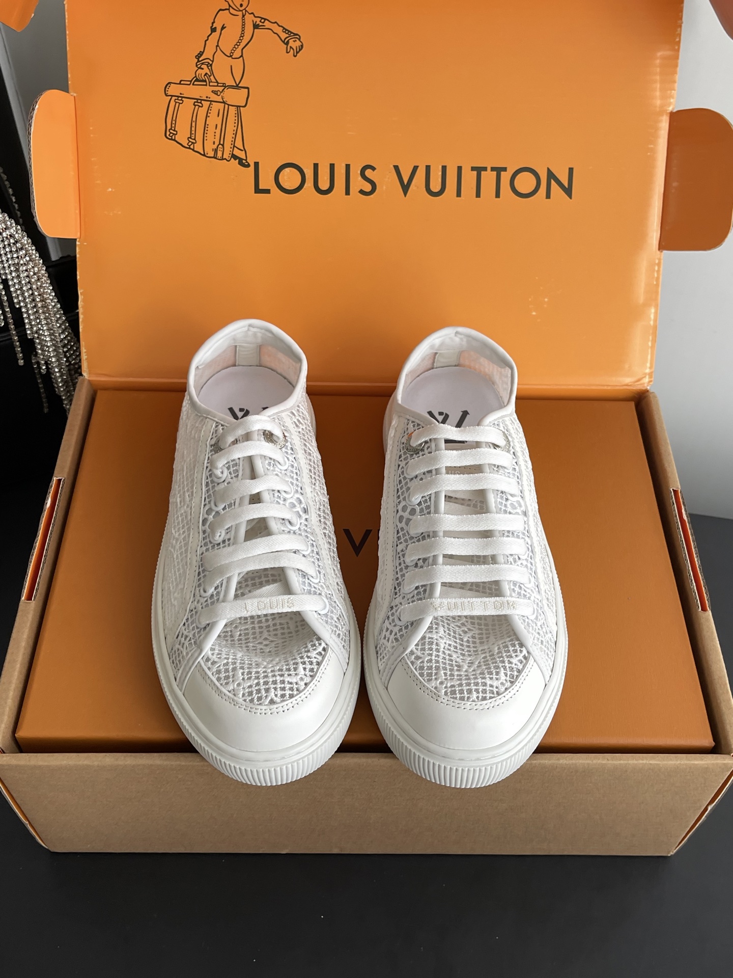 NO:900579,Louis Vuitton Louis Vuitton's latest lace mesh casual sports skateboard shoes have a youthful atmosphere. The upper feet are very age-reducing and the upper feet are comfortable. The color is also very youthful. The uppers are interspersed with gold jewelry exclusive to LV, making the entire shoe more flexible. The special electro-printed logo on the uppers has a sense of design and is also very recognizable. It is beautiful and generous. The uppers are made of custom lace cloth material, cowhide lining, original molded outsole, size 35-39 (40)  41 customized), casual shoes/sports shoes, louis vuitton, louis vuitton, louis vuitton, sneakers, cowhide19860909Louis Vuitton 路易威登 最新款蕾丝网休闲运动滑板鞋 具有青春气息的洋溢气息 上脚非常减龄 上脚舒适 颜色也非常青春 鞋面专属于LV的金色饰品穿插 让整个鞋子就更灵动起来 鞋面特殊的电印logo 具有设计感而且也超级具有辨识度美观又大方 鞋面定制蕾丝布面材质 牛皮里 原版开模大底 码数35-39（40 41定做）,休闲鞋/运动鞋,louis vuitton,louis vuitton,louis vuitton,sneakers,cowhide,Women's Shoes