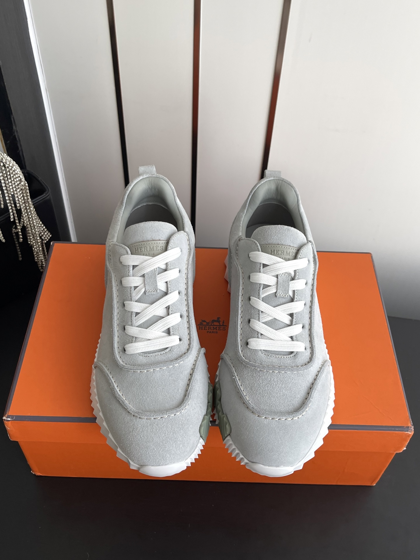 NO:903594,Women's men's Hermes 26ss new color couple's sports and casual shoes, classic sports style + British color matching design, classic and durable!  Original reverse mold last, ultimate 1:1 shape, imported high-end umbrella cloth showing exquisite texture!  Open the mold to customize the A-level high-density private mold outsole with luxurious packaging!  Fabric customized sheepskin/cow, lining customized sheepskin, foot pad sheepskin injection molding, outsole original open mold light foam two-color bottom, size 35-45 (customized 45 for women, 45 for men), casual shoes/sports shoes, hermes, hermes, sneakers, sheepskin, umbrellas19860909女款 男款Hermes 爱马仕 26ss 新色 情侣运动休闲鞋 经典运动风格+英伦拼色设计,经典耐看！原版倒模楦型,极致1:1形体 进口高端雨伞布呈现出精致质感！开模定制A级高密私模大底,奢华包装！ 面料定制羊皮/牛猄 内里定制羊皮 垫脚羊皮注塑成型 大底原版开模轻泡双色底  码数35-45（女40 男45订做）,休闲鞋/运动鞋,hermes,hermes,sneakers,sheepskin,umbrellas,Women's Shoes
