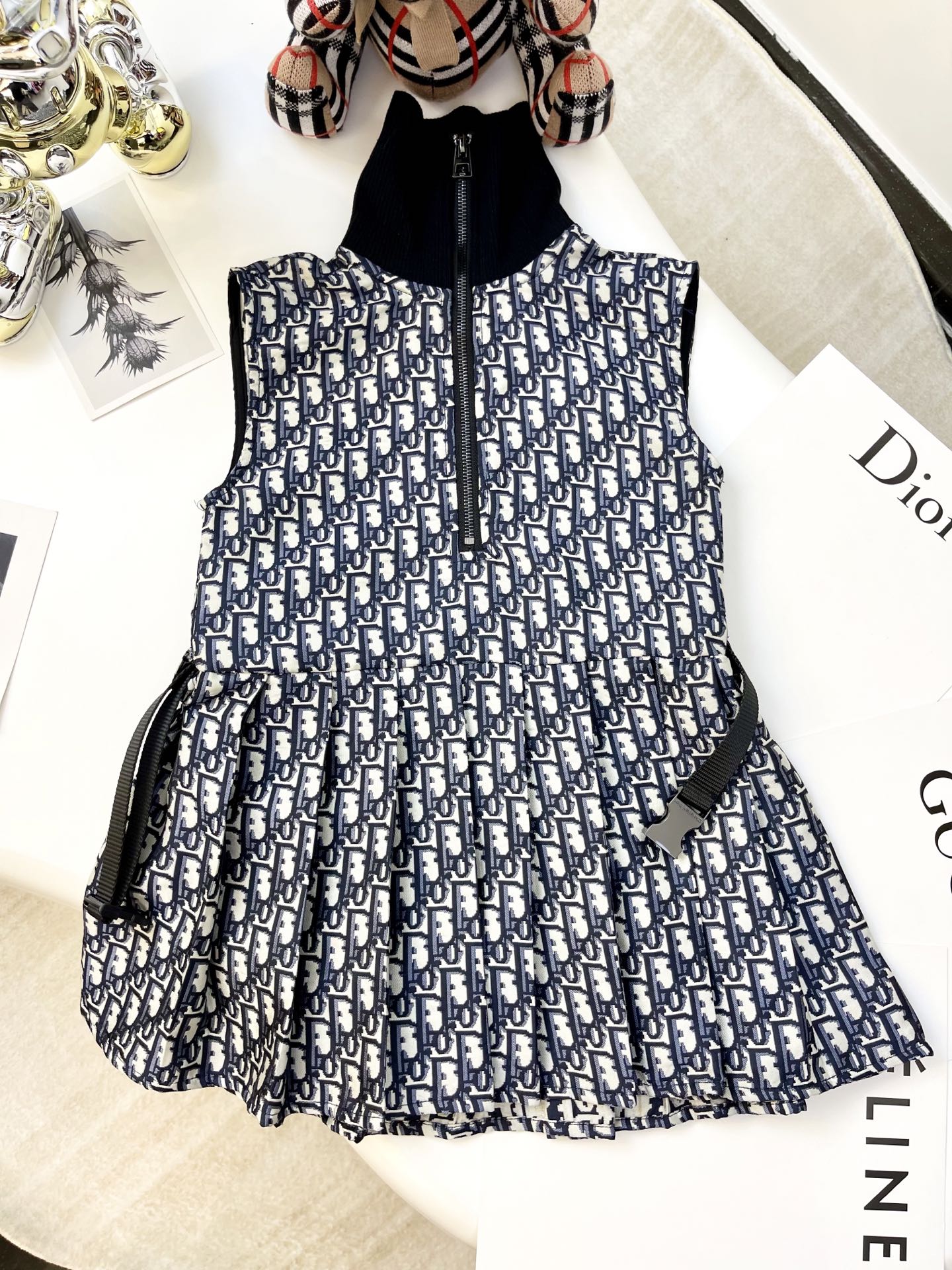 ❤️Sin menos nuevo con tres etiquetas completas ￥188 yuanes DIOR Dior 2025 vestido nuevo de verano para niños tela jacqu…
