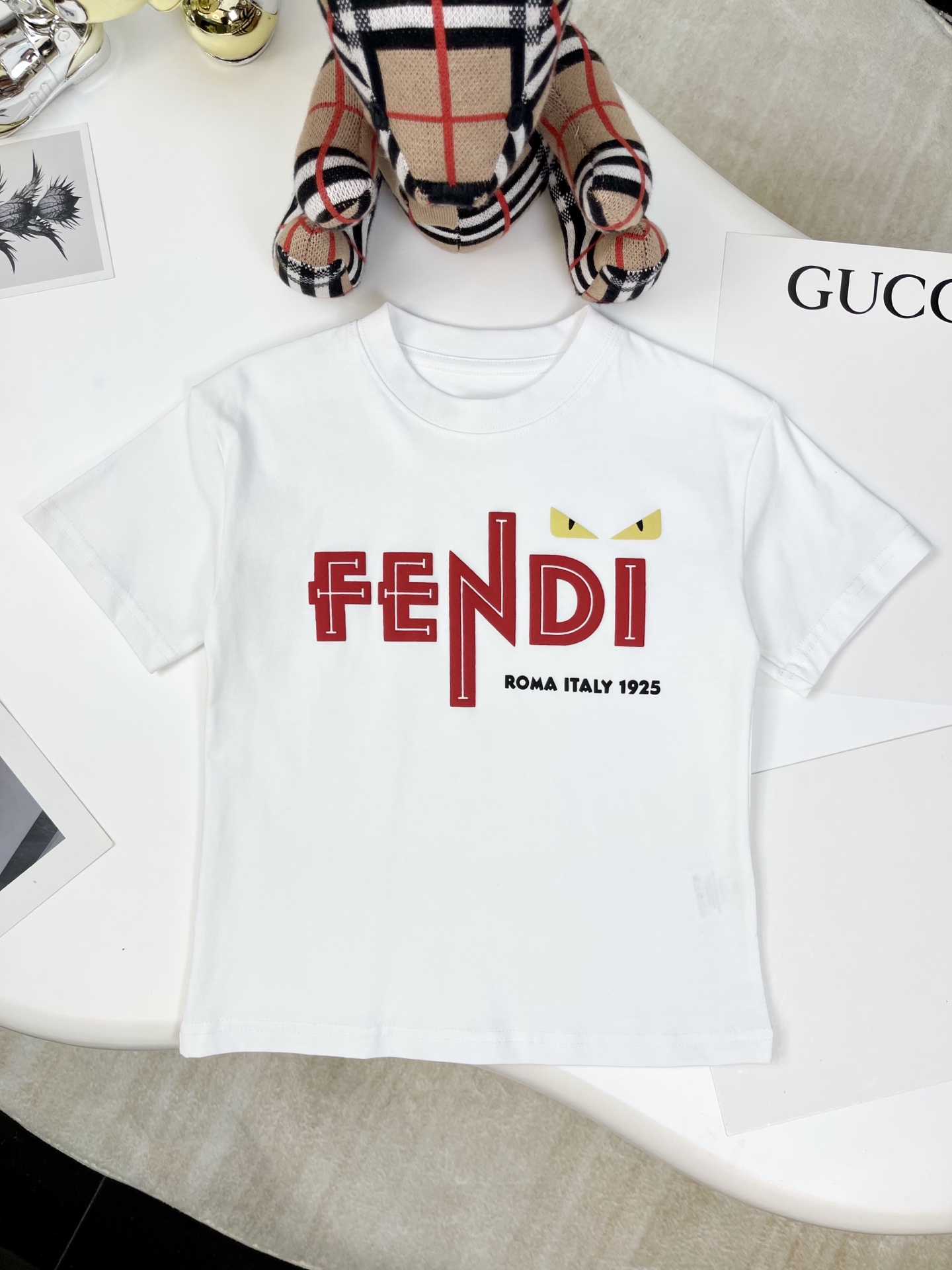 ❤️Sin menos @88 FENDI 芬迪 2025 Nueva camiseta de manga corta para niños de verano Monstruo pequeño👾Tecnología de estamp…