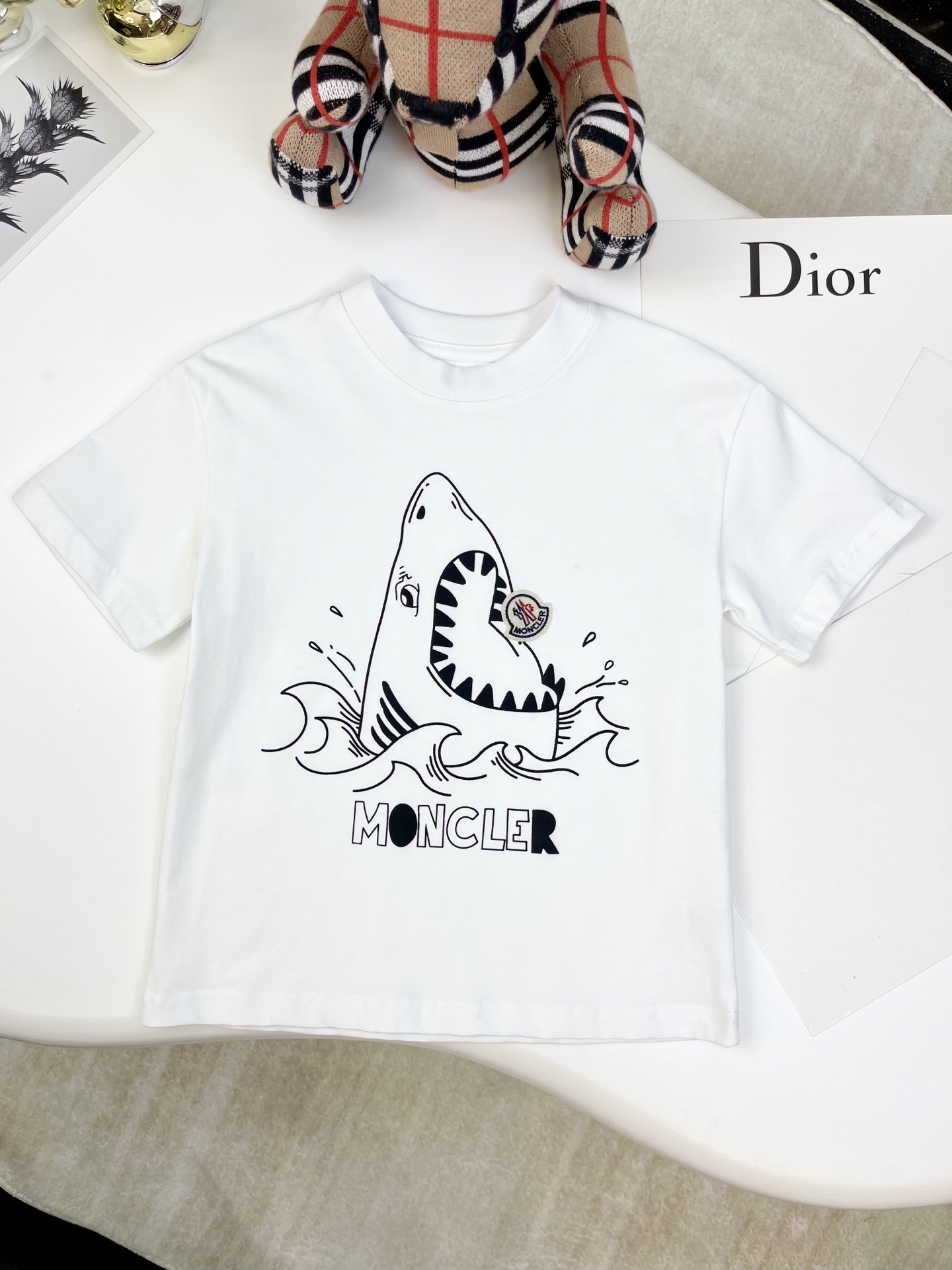 ❤️Sin menos @88MONCLER 蒙口 2025 Nueva camiseta de manga corta para niños de verano 🦈Tecnología de estampado de espuma🧼…
