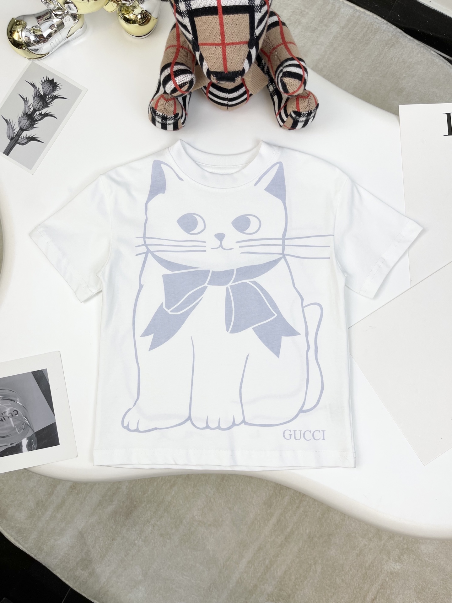 ❤️无少 ，@88 GUCCI 古奇 2025夏季童装新款短袖 猫🐱印花工艺T恤 原版品质 230g重磅面料 认准高品质👦🏼👧男童女童同款 颜色：白色 尺码:100.110.120.130.150.无少