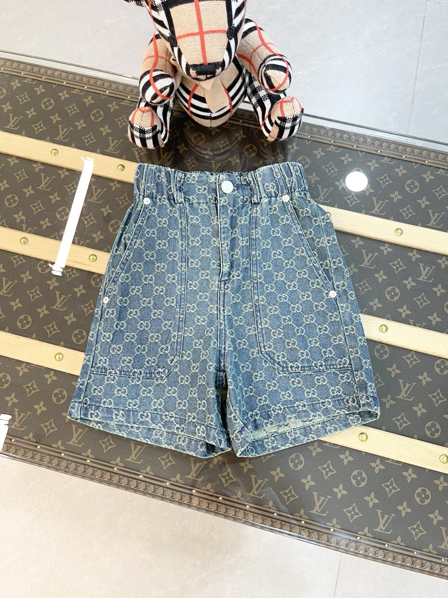 Precio de venta ¥135 sin descuento GUCCI 2026 nuevos pantalones cortos de mezclilla para niños de primavera temprana, p…