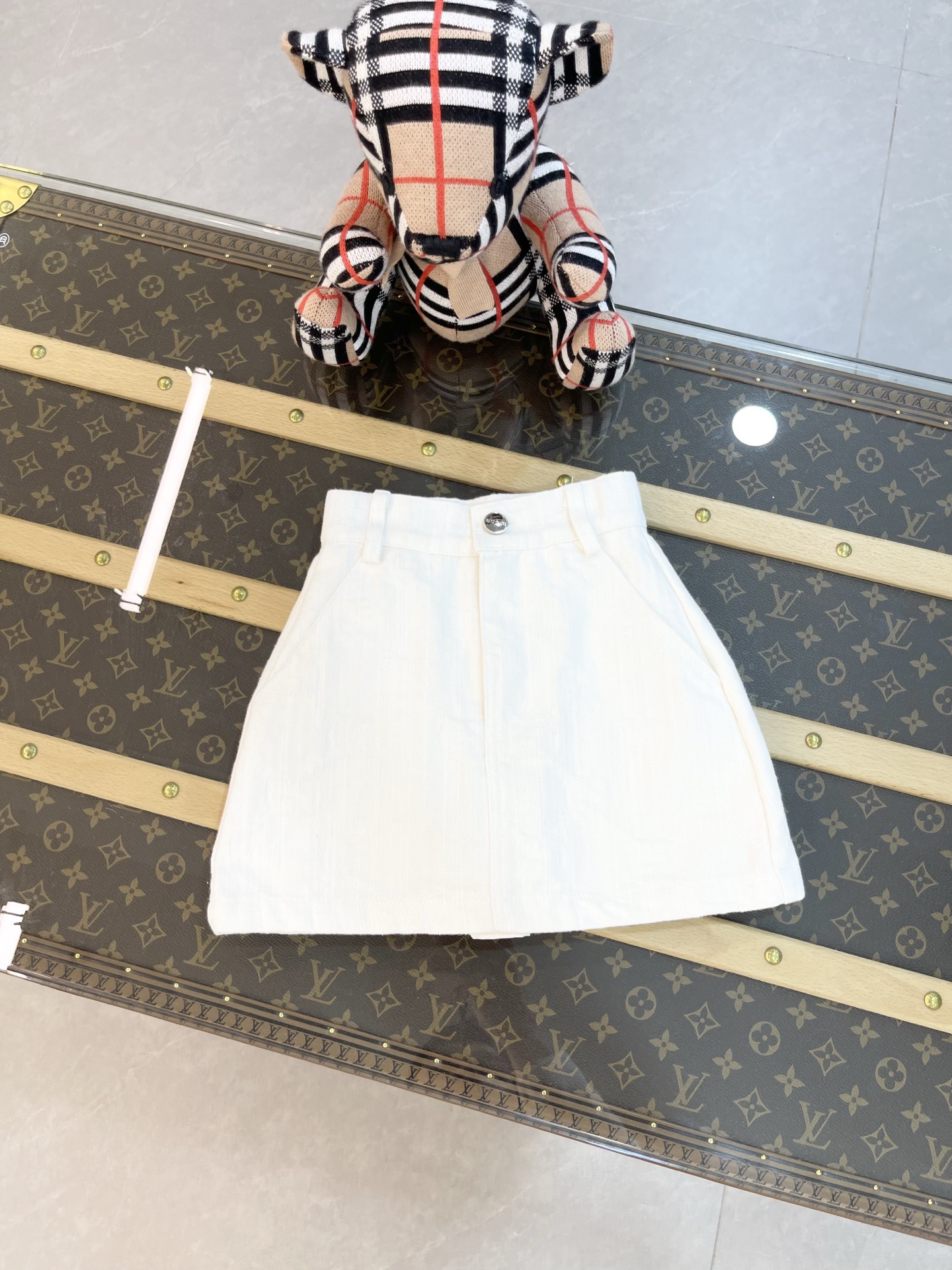 Precio de promoción ¥128 sin descuento GUCCI 古奇 2026 colección de primavera para niños, nueva falda vaquera, proceso de…