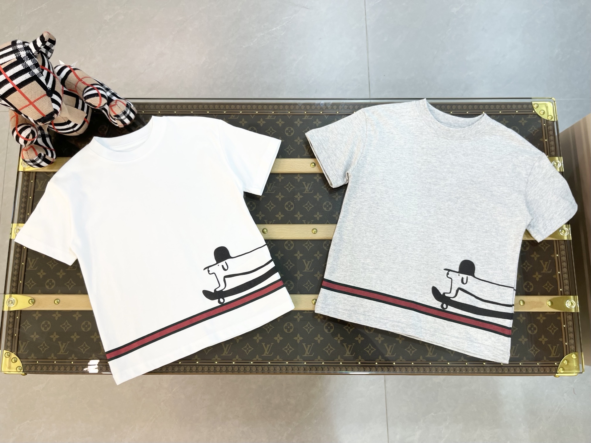 Precio de venta ¥79 sin descuento GUCCI 2026 nueva camiseta de manga corta para niños de primavera temprana, proceso de…