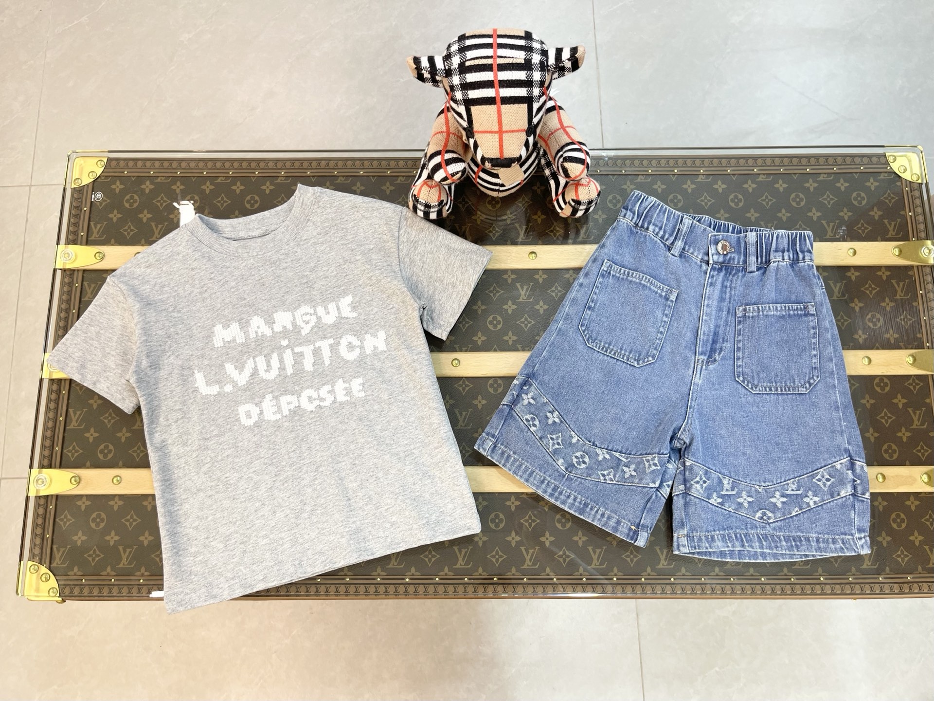 Precio de venta ¥85 sin menos LOUIS VUITTON 路易威登 2026 primavera temprana ropa infantil nueva camiseta de manga corta, t…