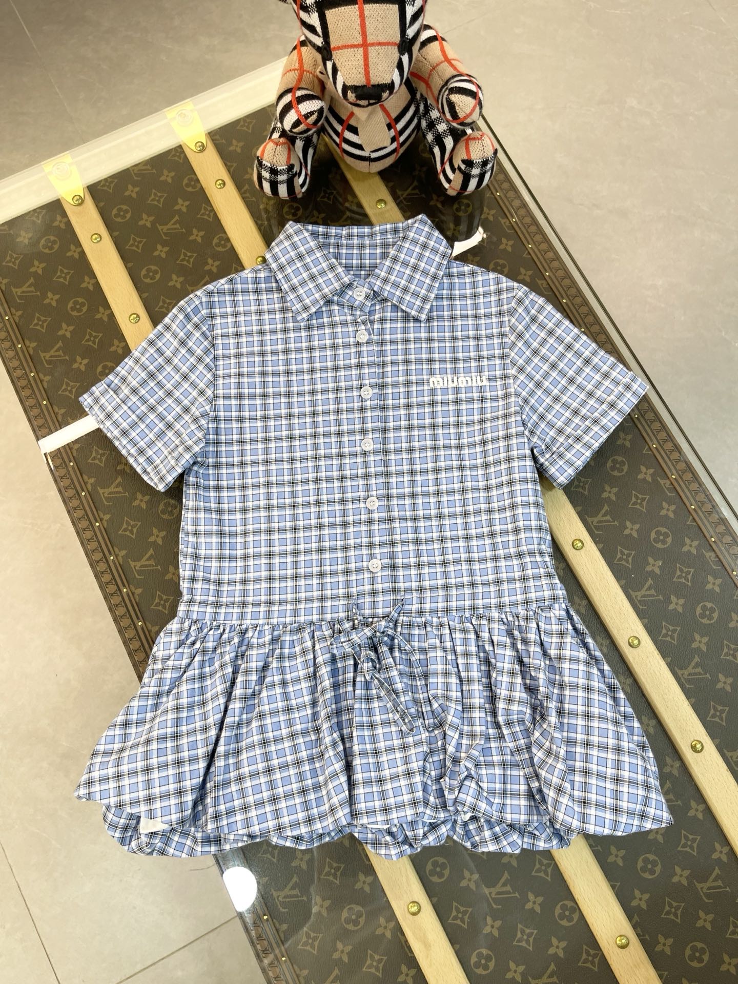 168 yuanes sin descuento, tallas 100-150cm. MIUMIU 20256 nuevo vestido de primavera para niñas. Tela de jacquard import…