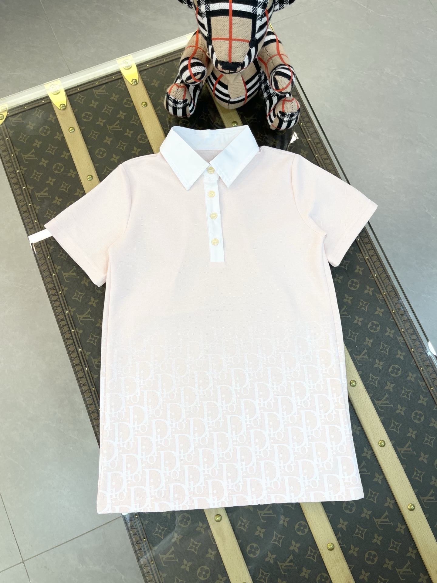 138 yuanes sin descuento, tallas 100-150cm. DIOR 2026 nuevo vestido de primavera para niñas. Tela con textura de cuenta…