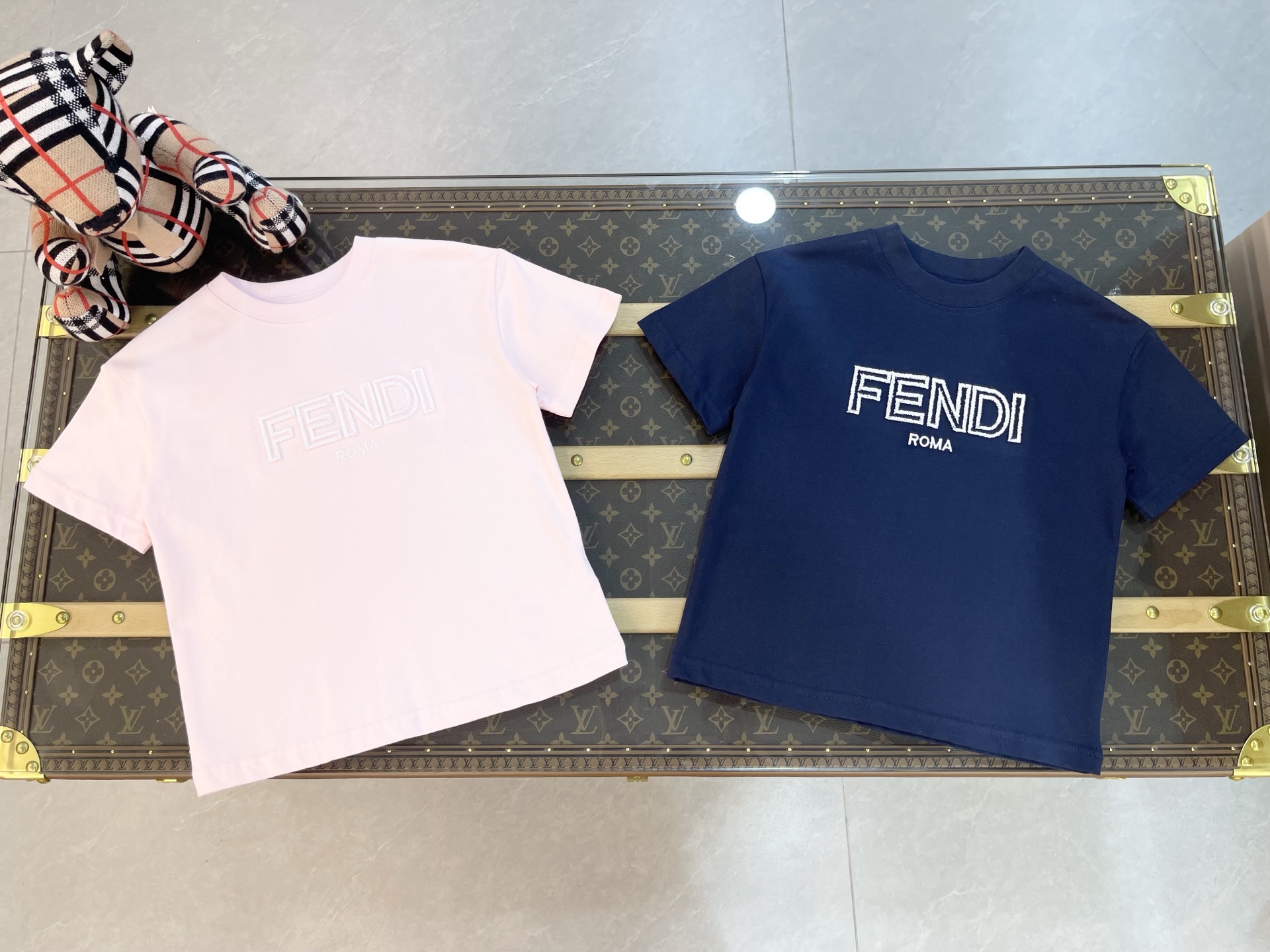 Precio de promoción ¥79 sin menos FENDI 芬迪 2026 colección de primavera para niños, nueva camiseta de manga corta, proce…