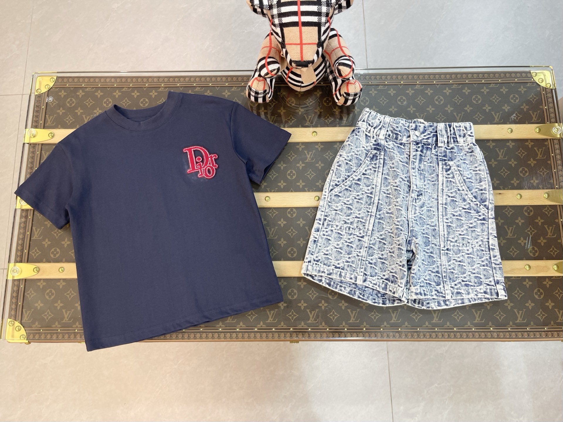 Precio de venta ¥79 sin descuento DIOR 迪奥 2026 camiseta de manga corta para niños, nueva temporada de primavera, máquin…