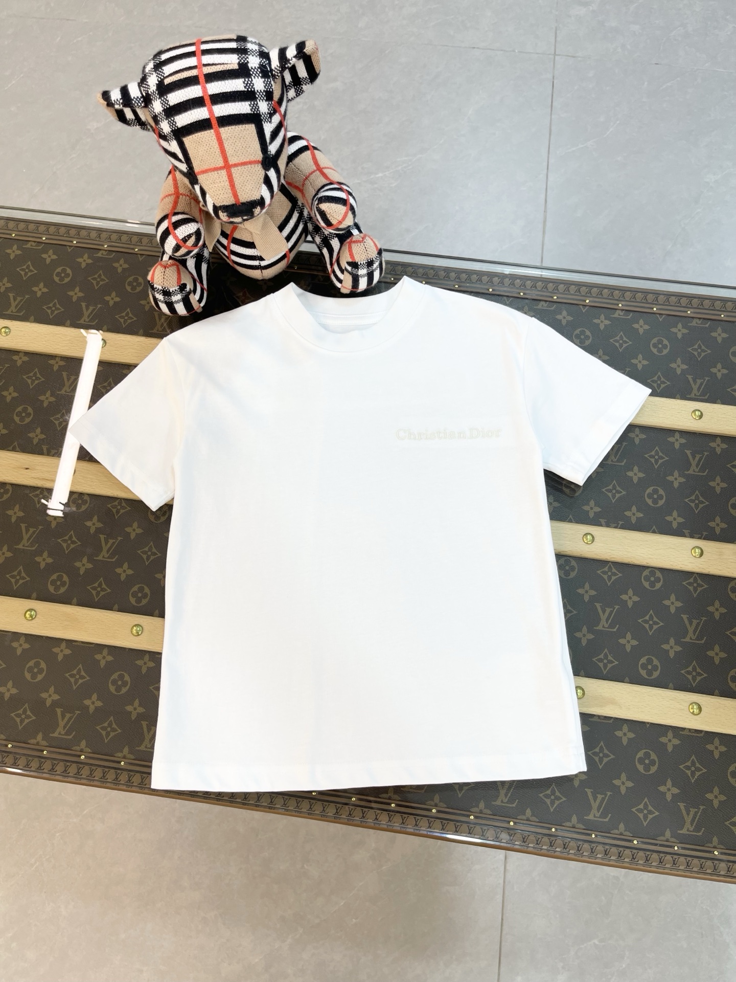 Precio de venta ¥79 sin menos DIOR 2026 nueva temporada de primavera para niños camiseta de manga corta, proceso de bor…