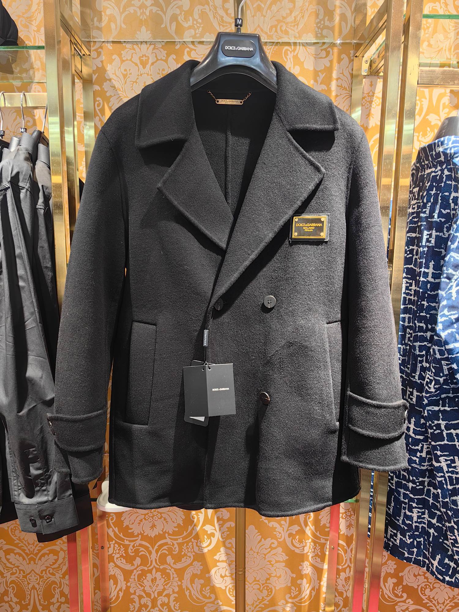 𝘿𝙊𝙇𝘾𝙀 & 𝙂𝘼𝘽𝘽𝘼𝙉𝘼 2024 nuevo traje, herrajes DG cosidos a mano en el pecho, modelo de pasarela de l…