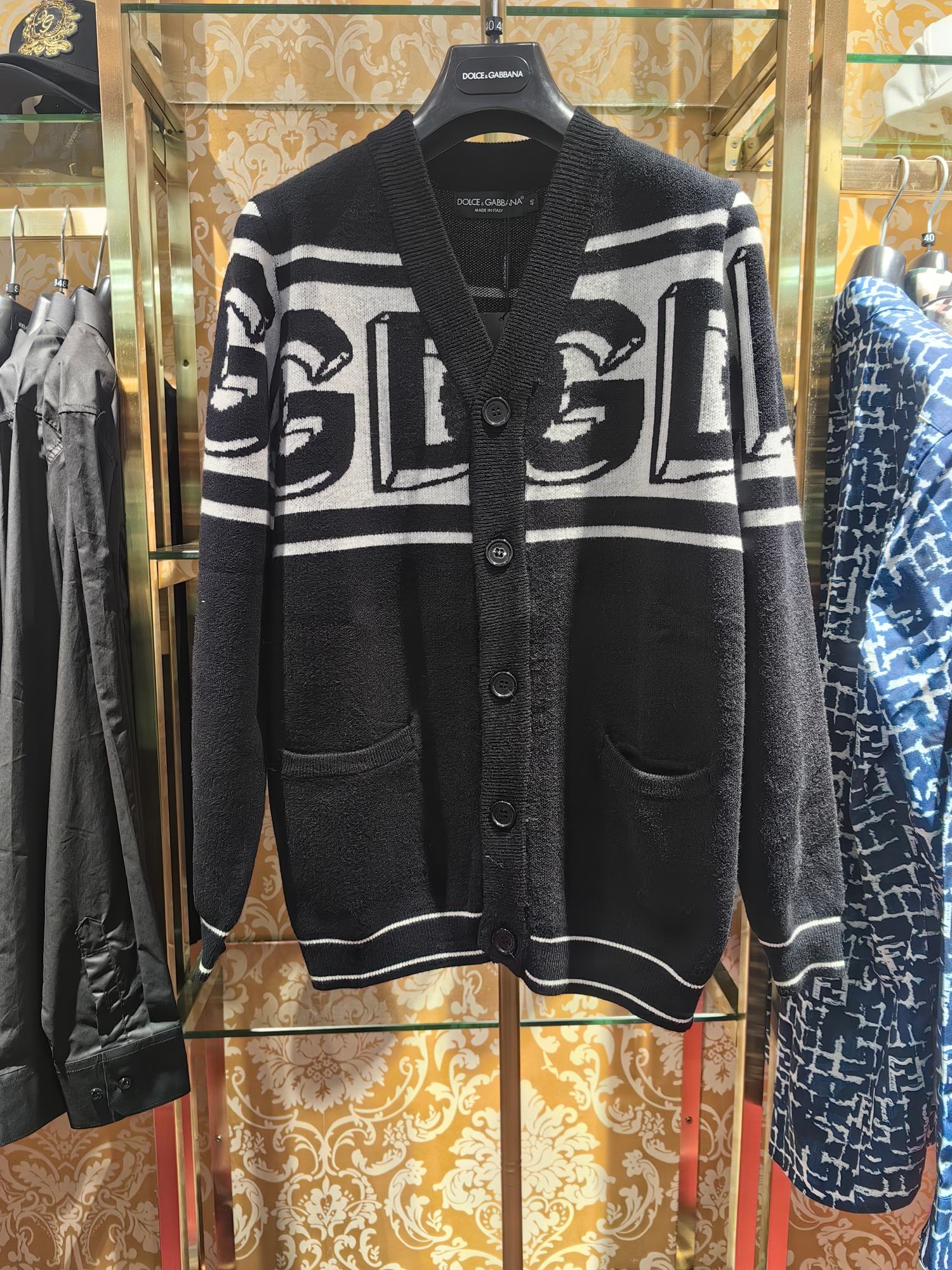 𝘿𝙊𝙇𝘾𝙀 & 𝙂𝘼𝘽𝘽𝘼𝙉𝘼 2024 nueva colección de otoño-invierno, cárdigan de manga larga sincronizado con la tienda,…
