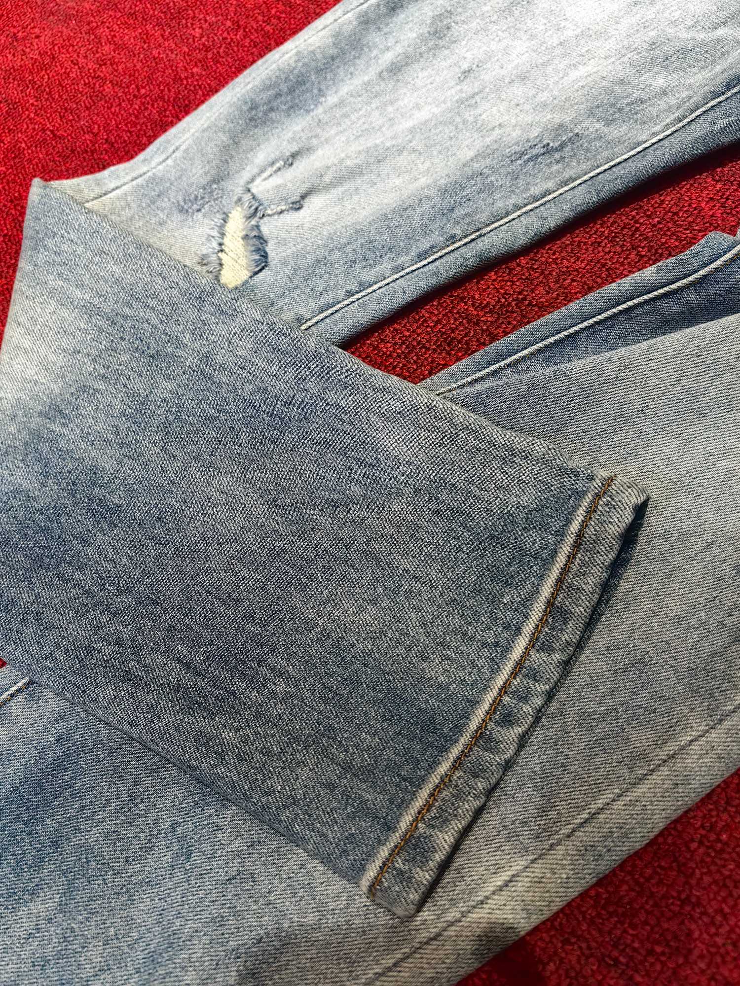 DOLCE & GABBANA Light Blue Wash Straight-Leg Jeans with Logo Patch 5 a1741864198551 4773