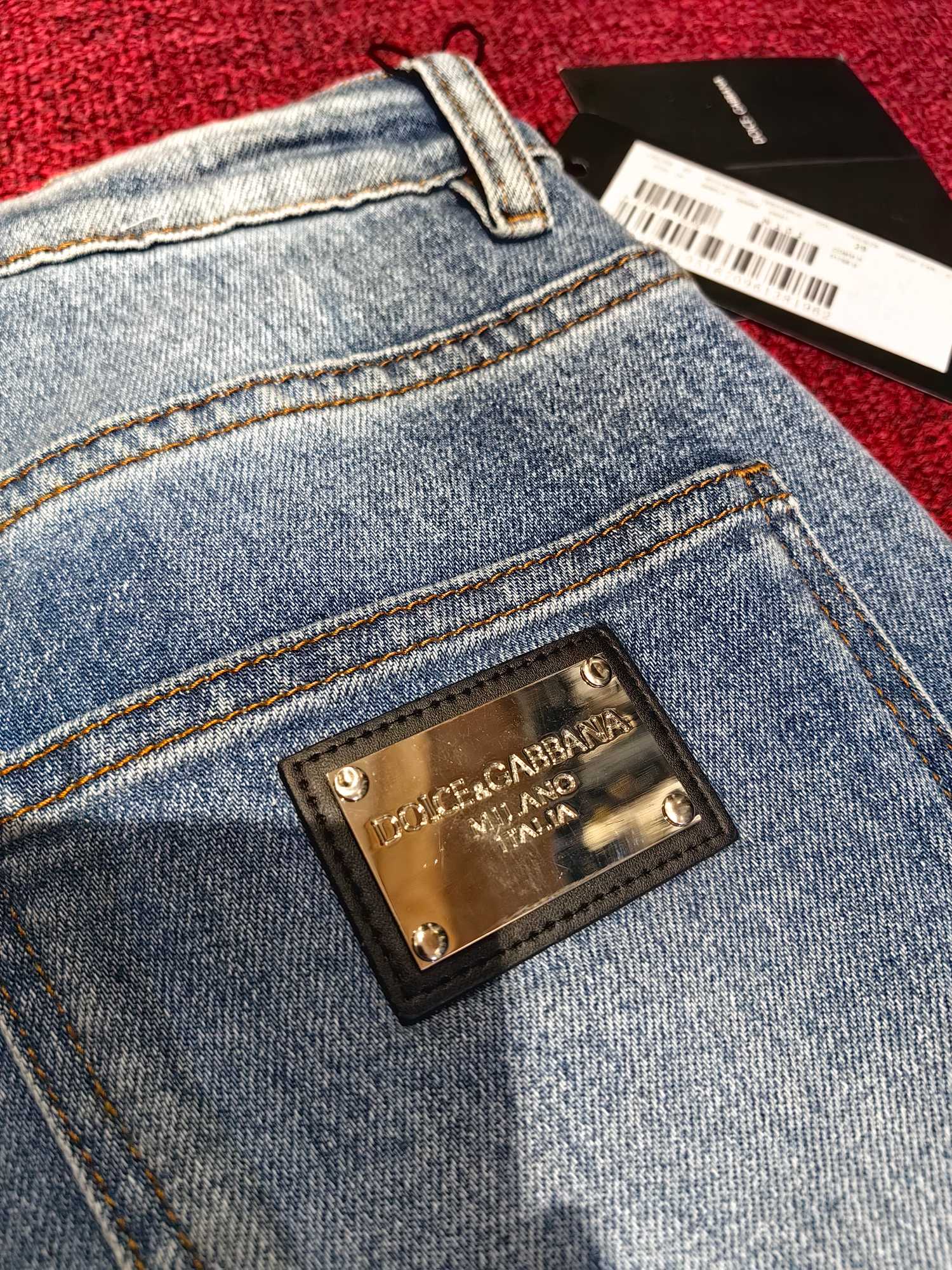 DOLCE & GABBANA Light Blue Wash Straight-Leg Jeans with Logo Patch 8 a1741864199947 2135