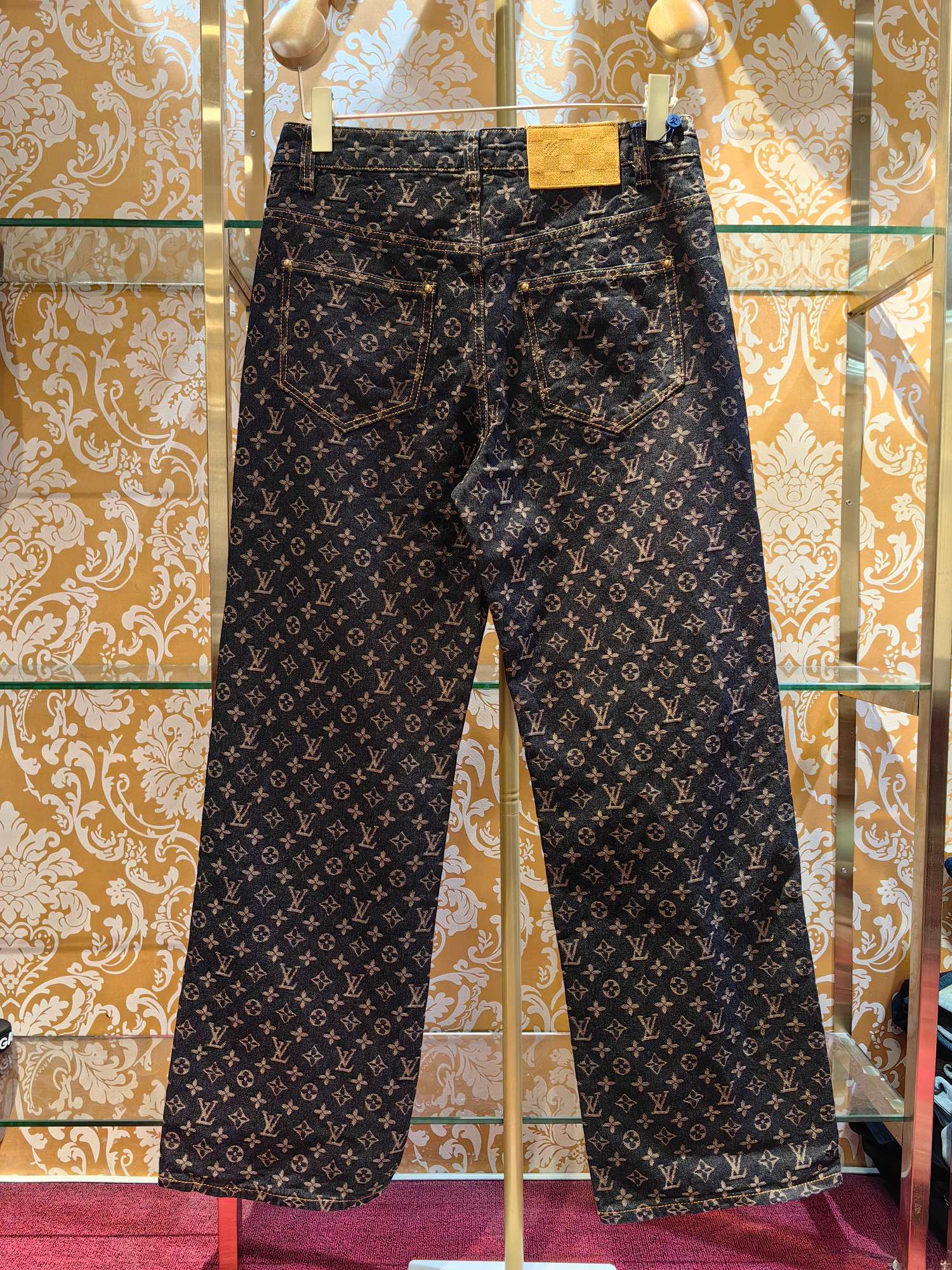 Louis Vuitton 经典老花logo牛仔裤 - クラシックデザインと上質な仕立て